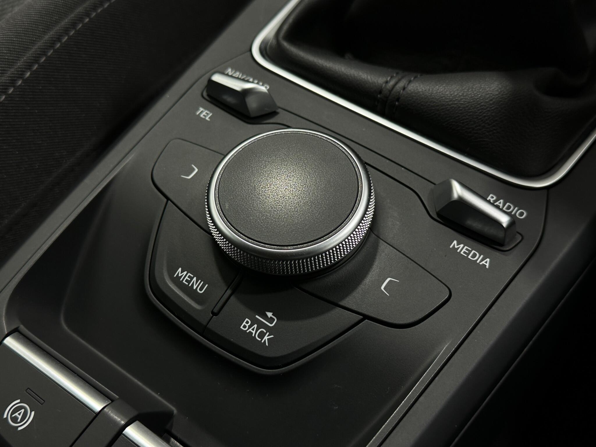 Audi Q2 view 21