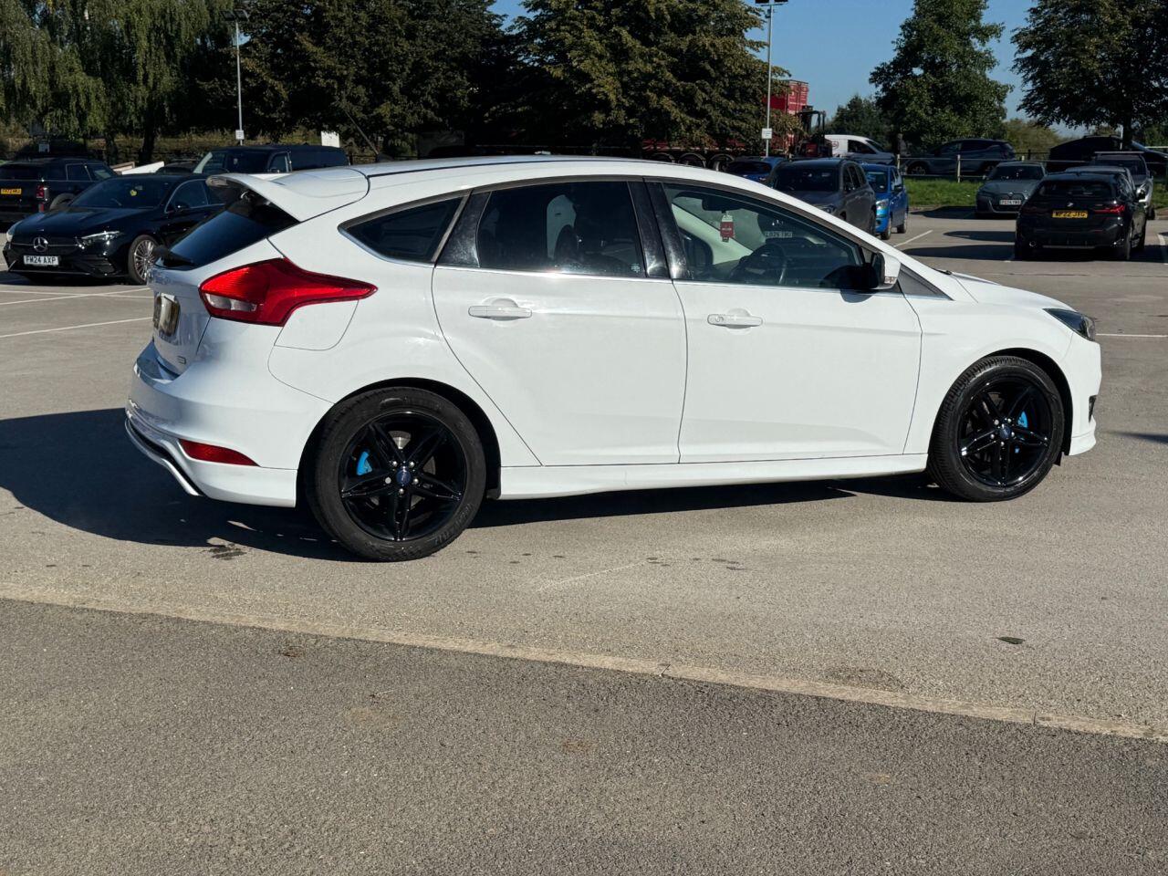 Ford Focus view 24