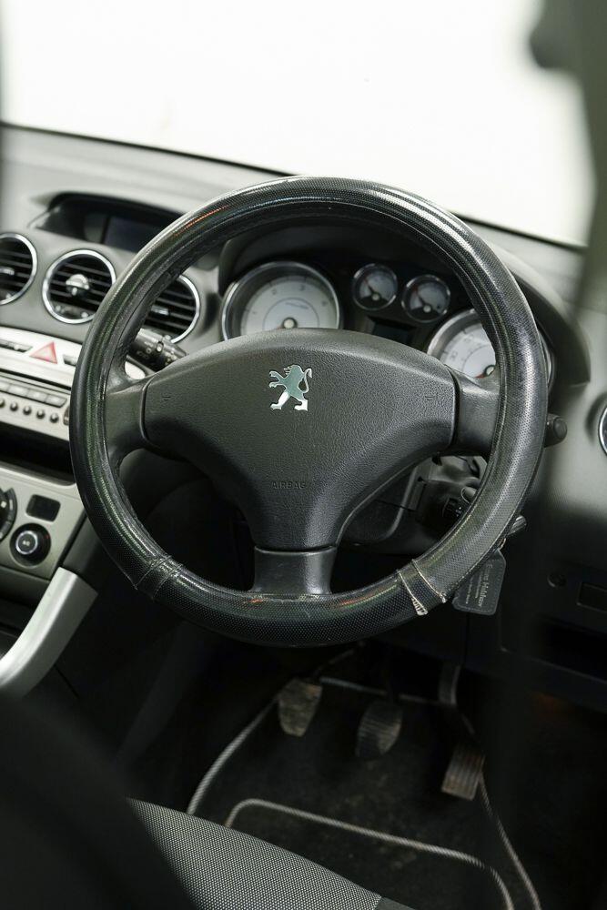 Peugeot 2008 view 10