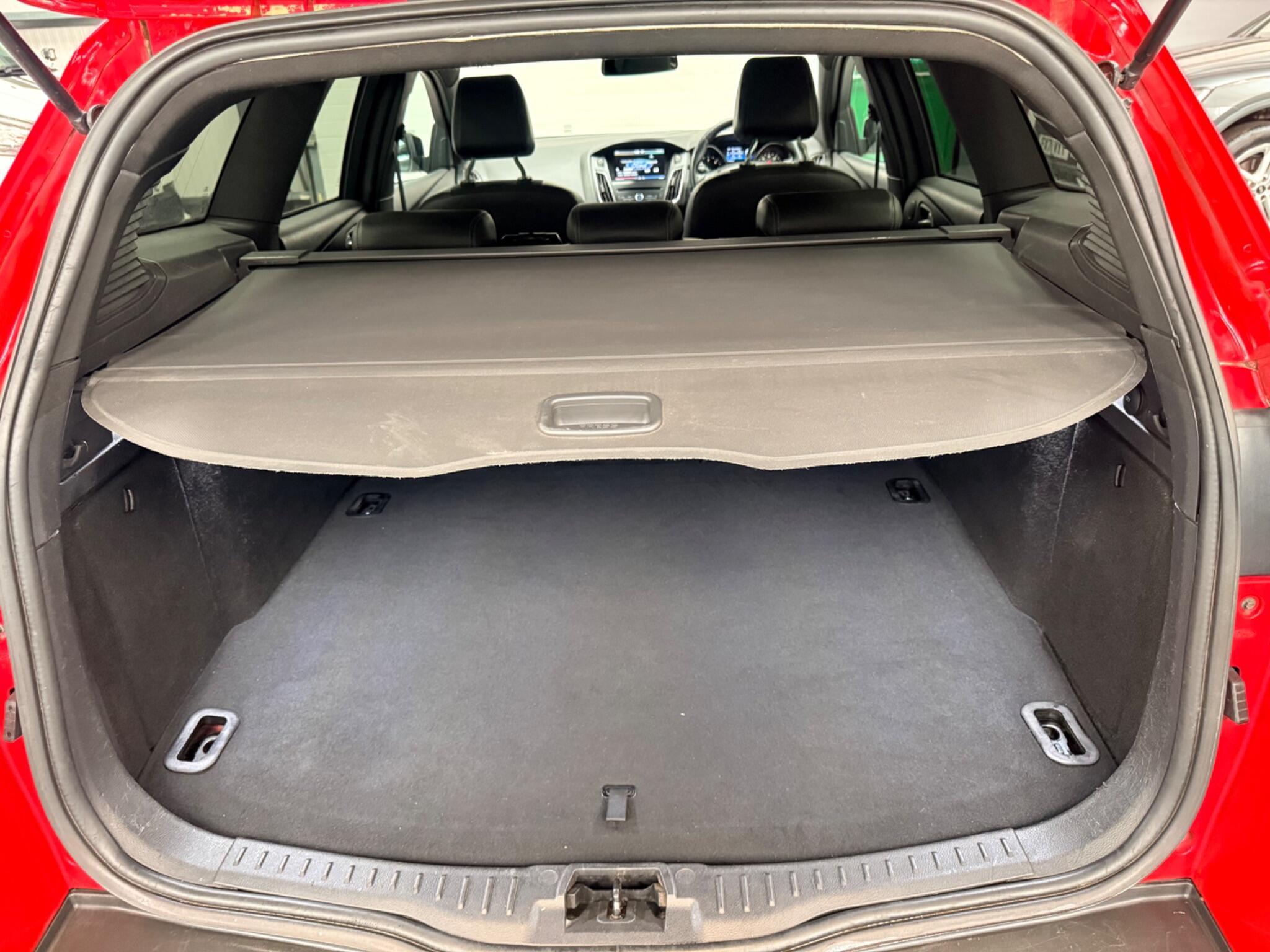 Ford Focus view 19