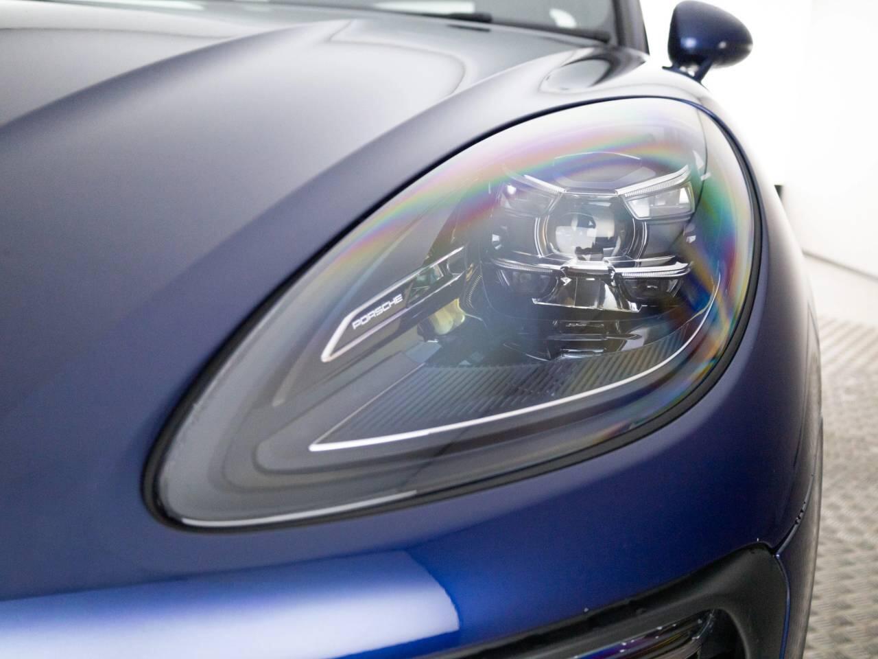 Porsche Macan view 11