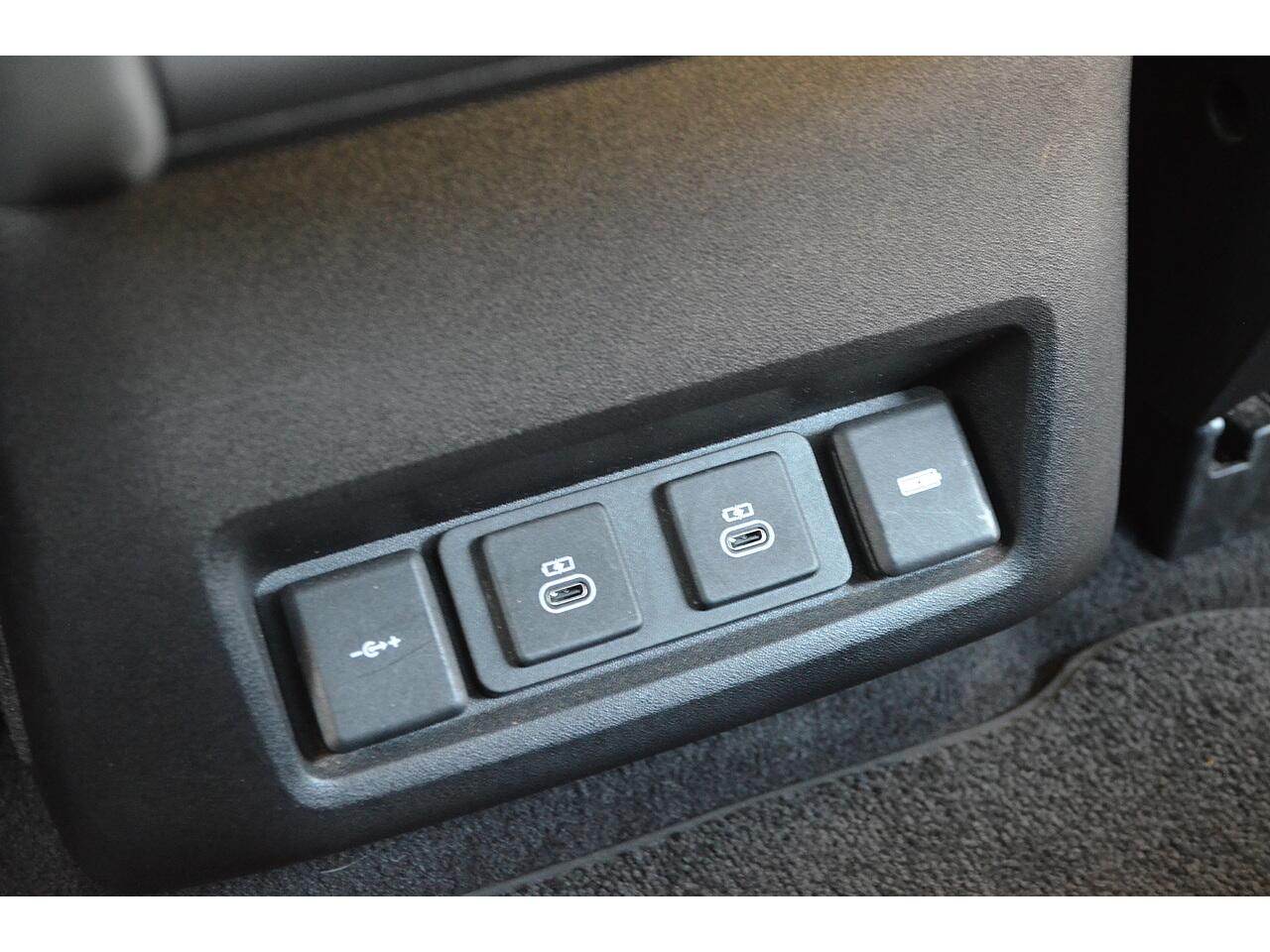Land Rover Discovery view 32