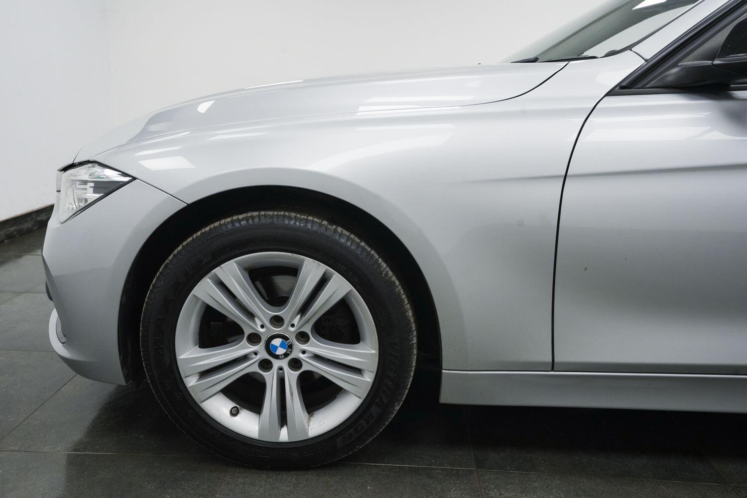 BMW 3 Series view 5