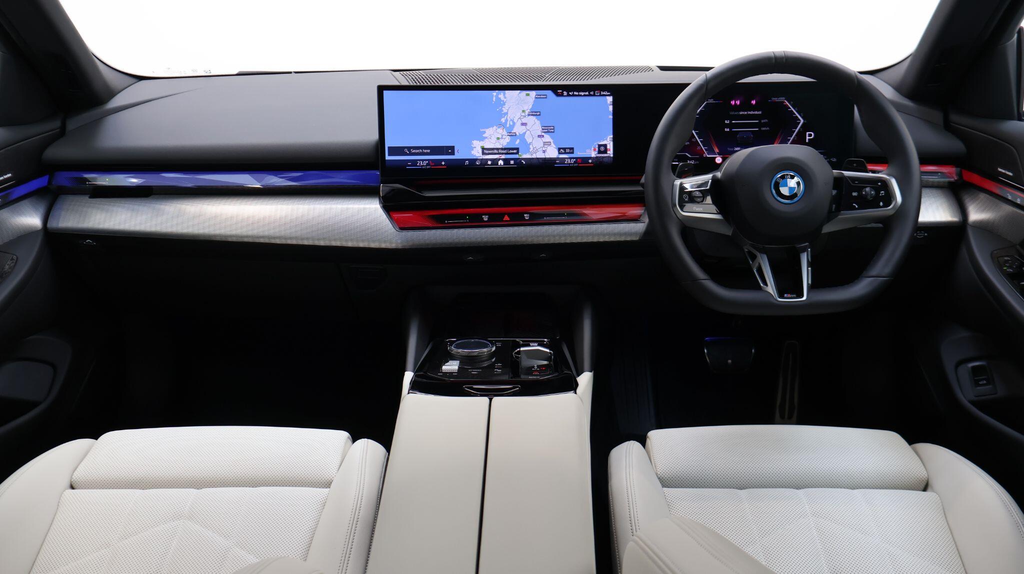 BMW 5 Series view 4