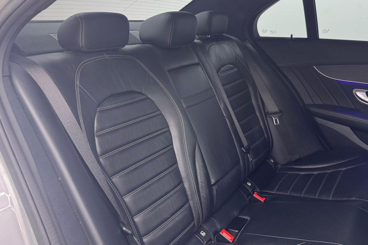 Mercedes-Benz C-Class view 35