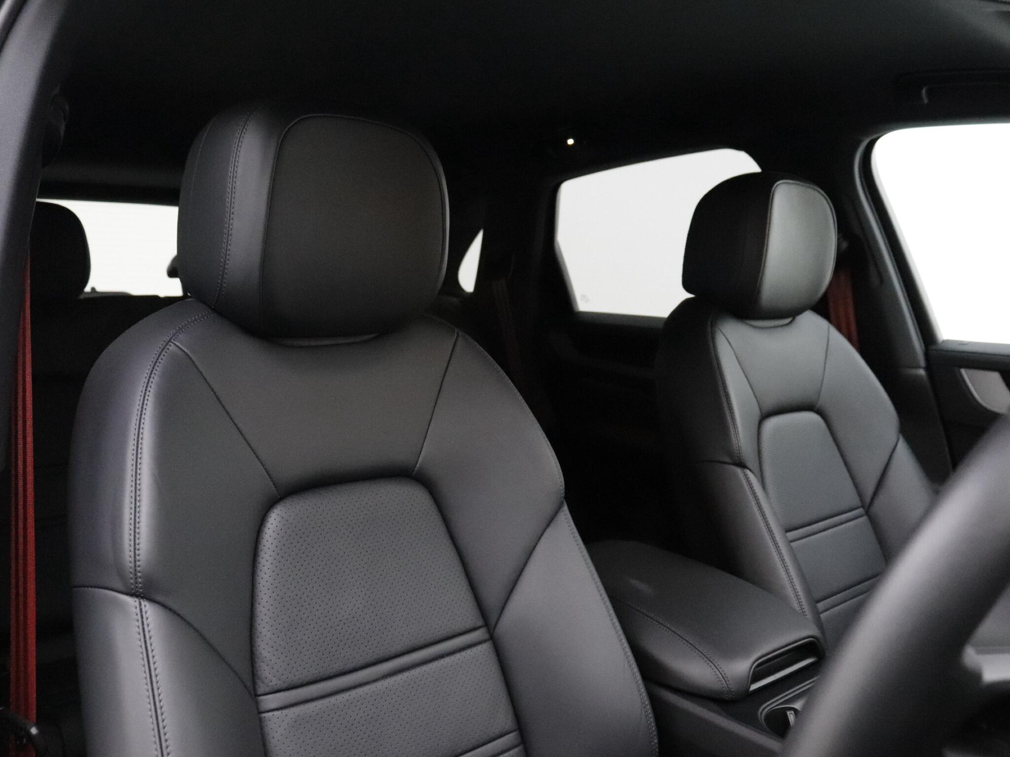 Porsche Cayenne view 29