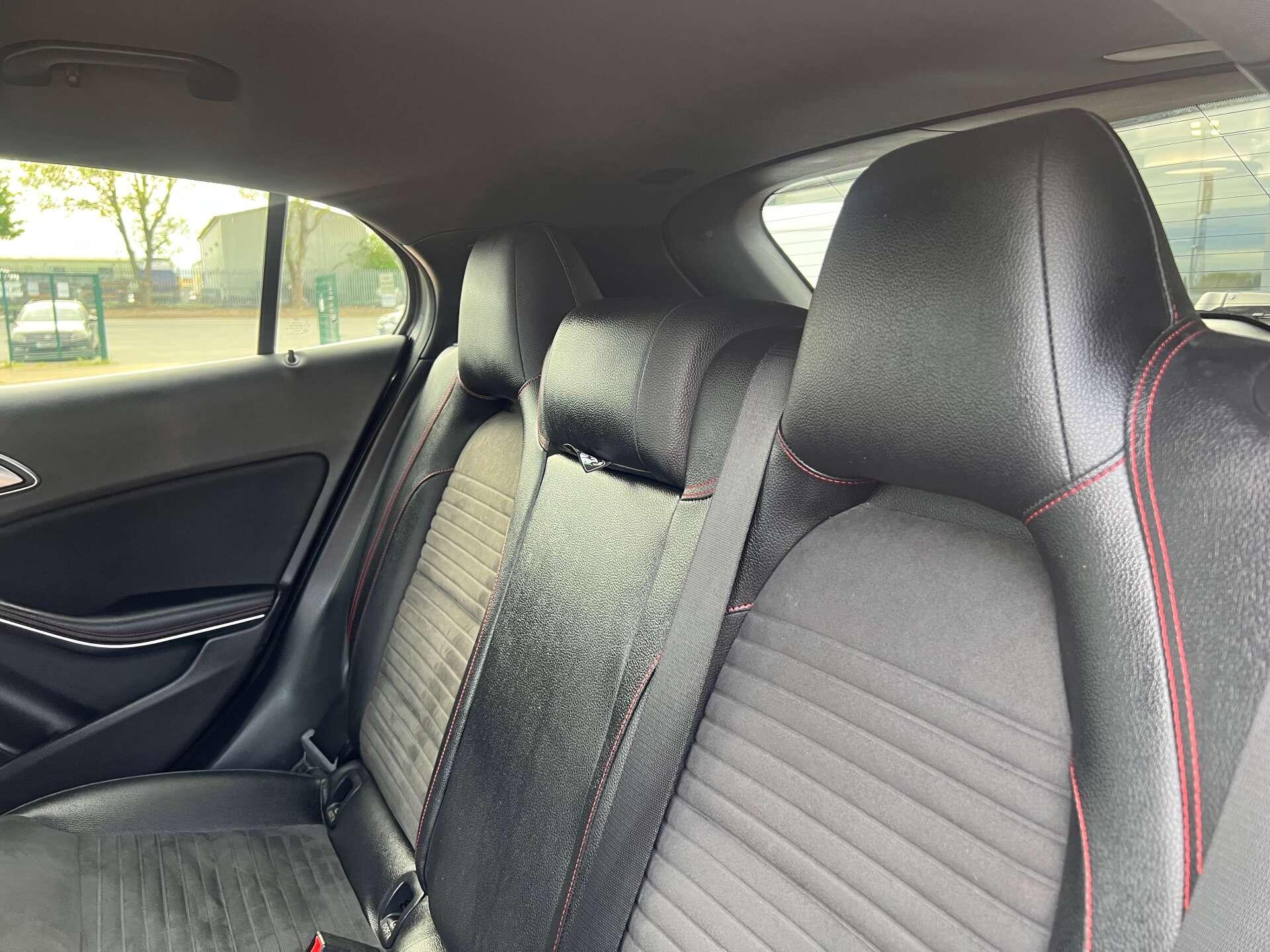 Mercedes-Benz GLA view 35