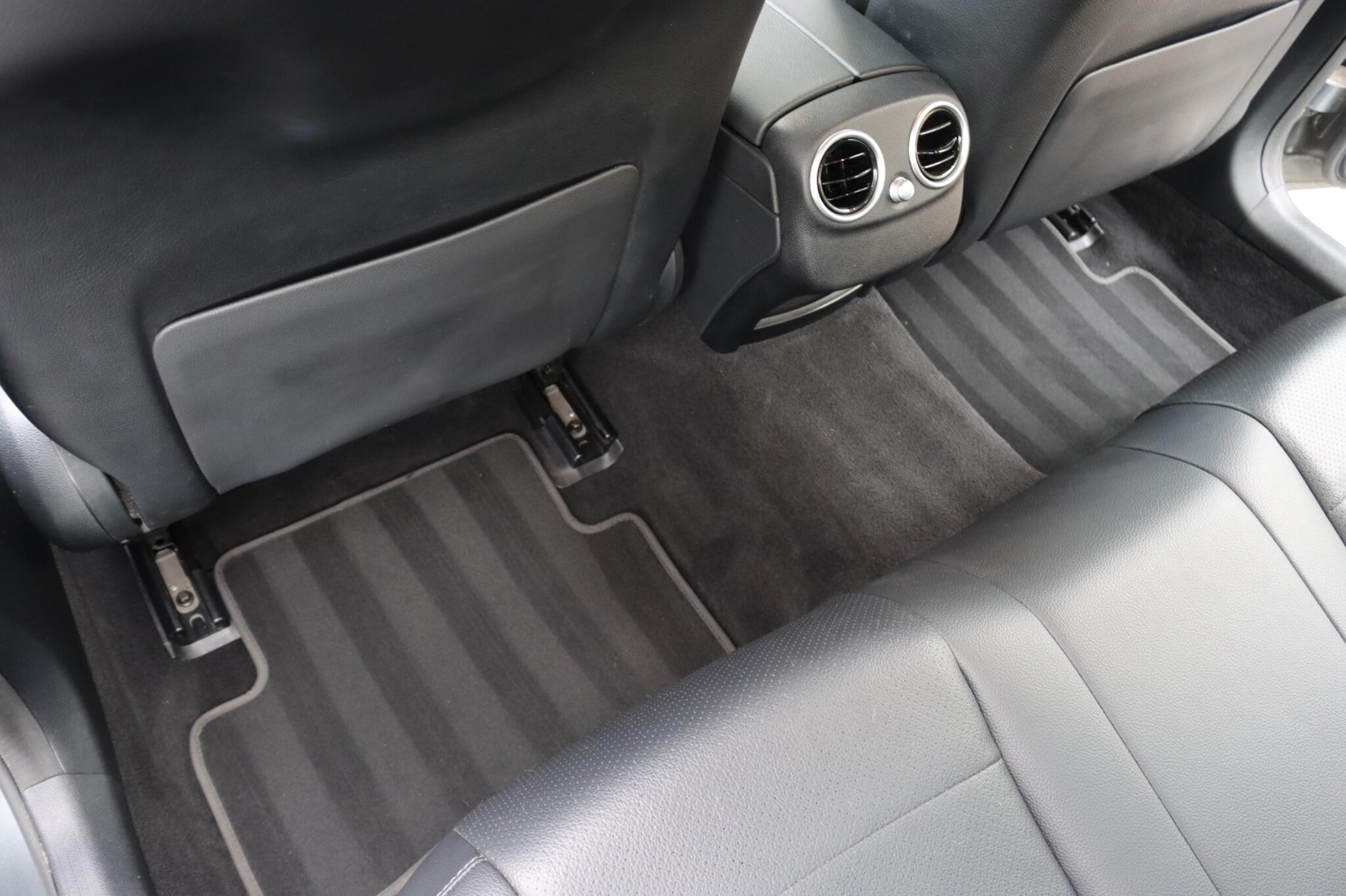 Mercedes-Benz C Class view 52