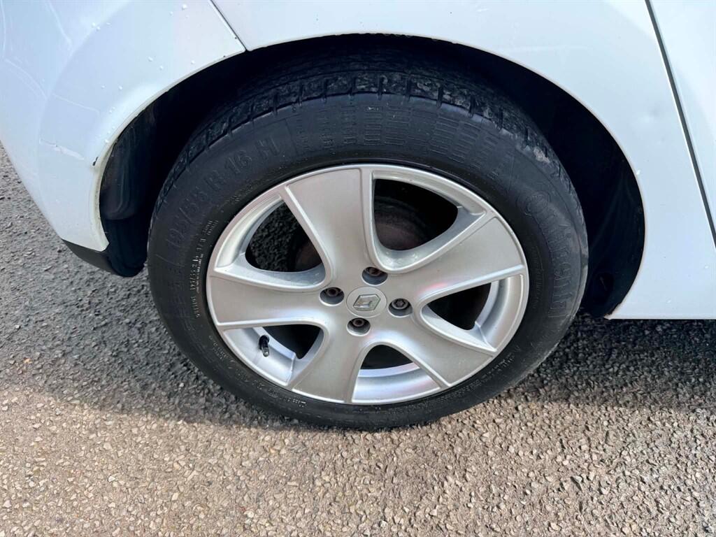 Renault Clio view 8