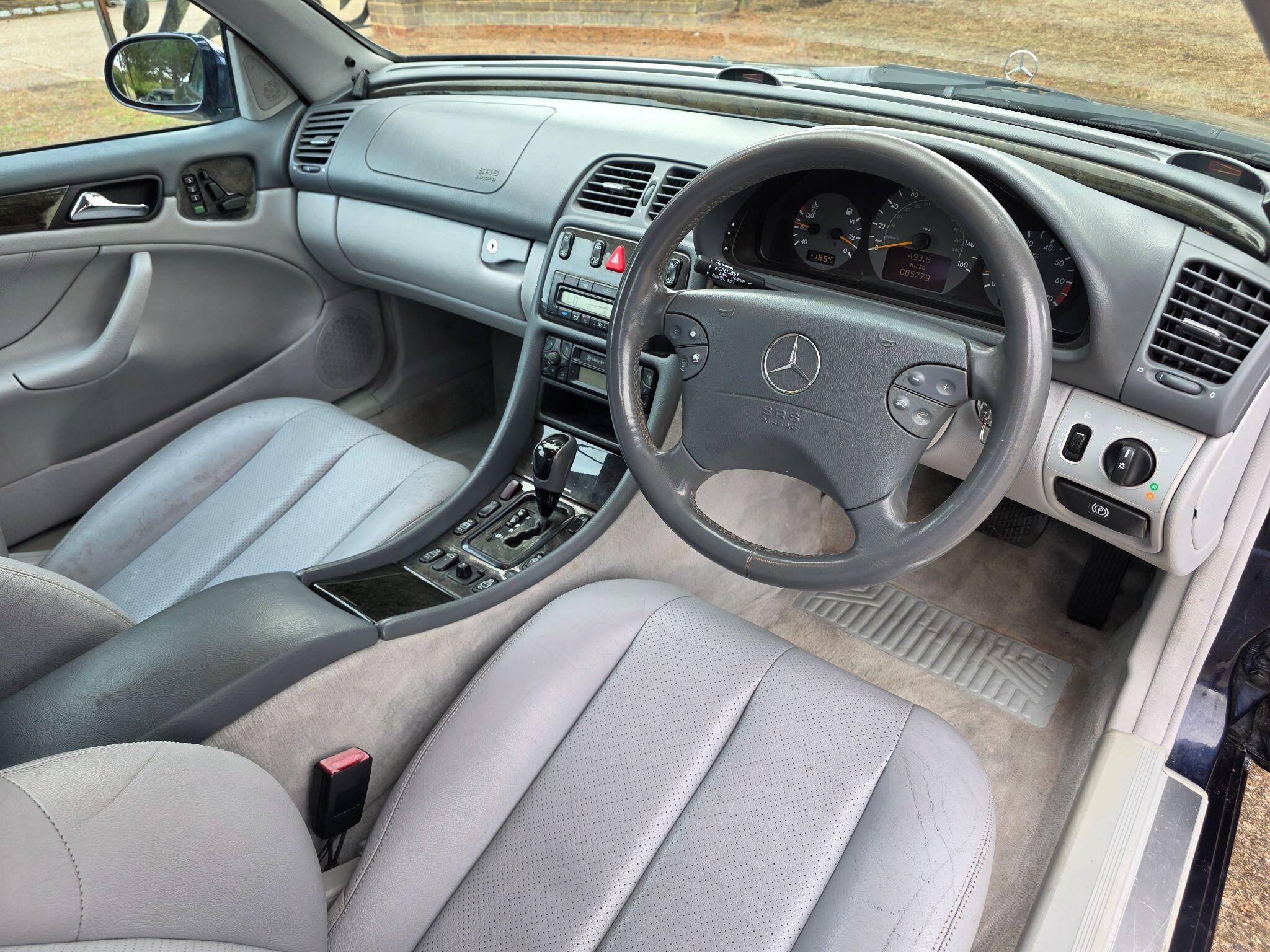 Mercedes-Benz CLK view 22