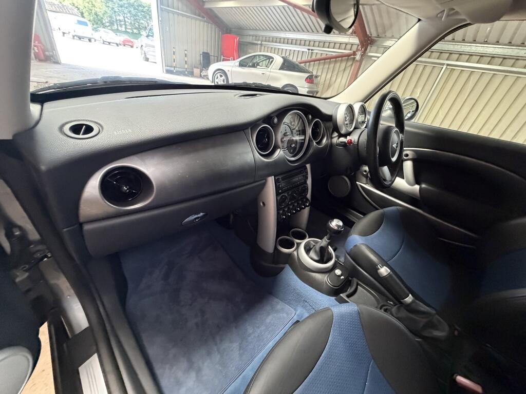 Mini Hatch view 9