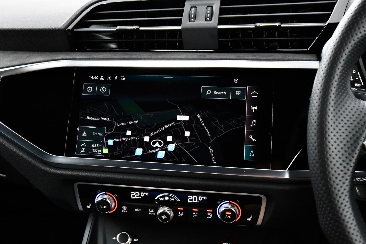 Audi RS Q3 view 43
