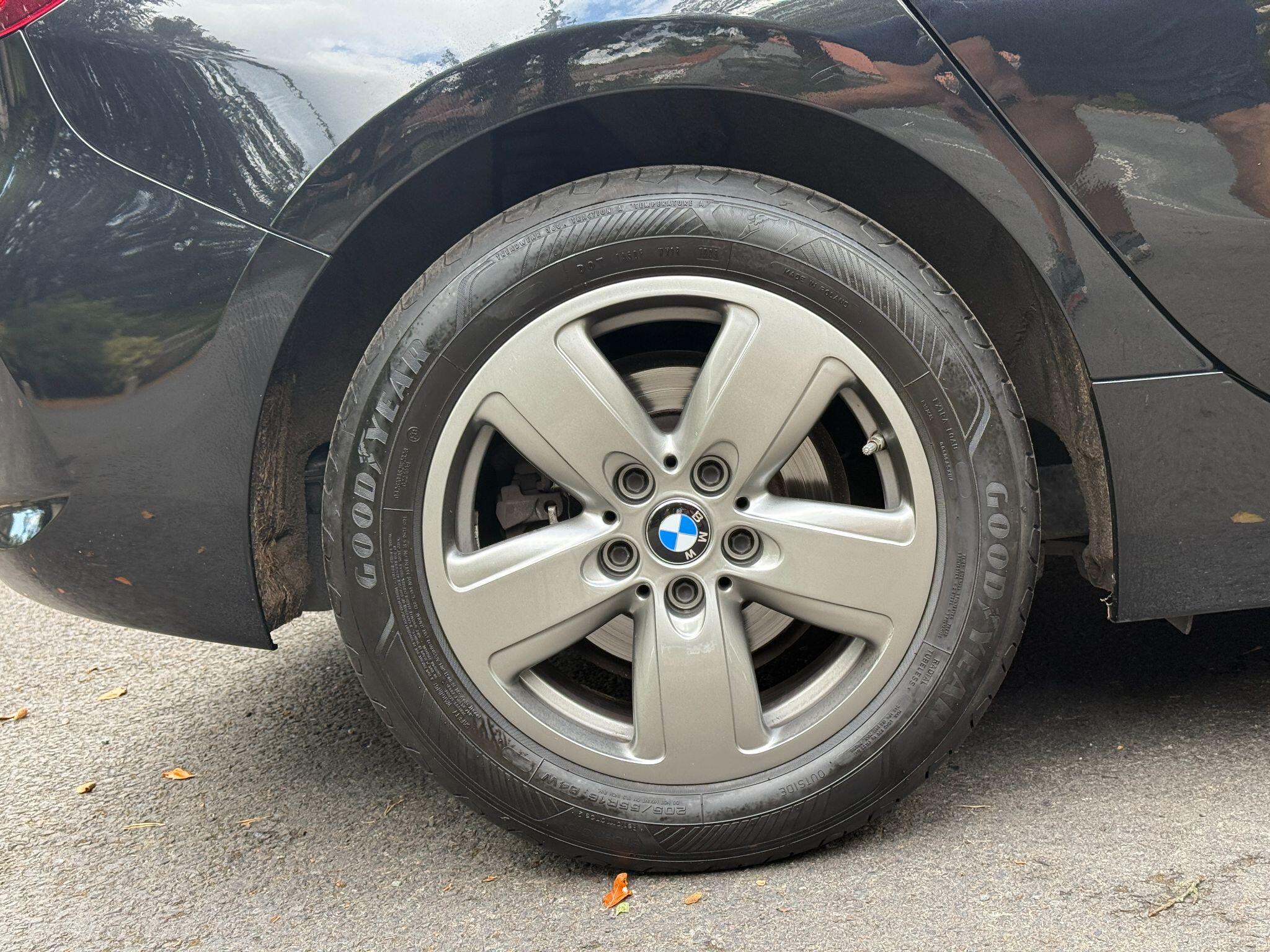 BMW 1 Series view 24