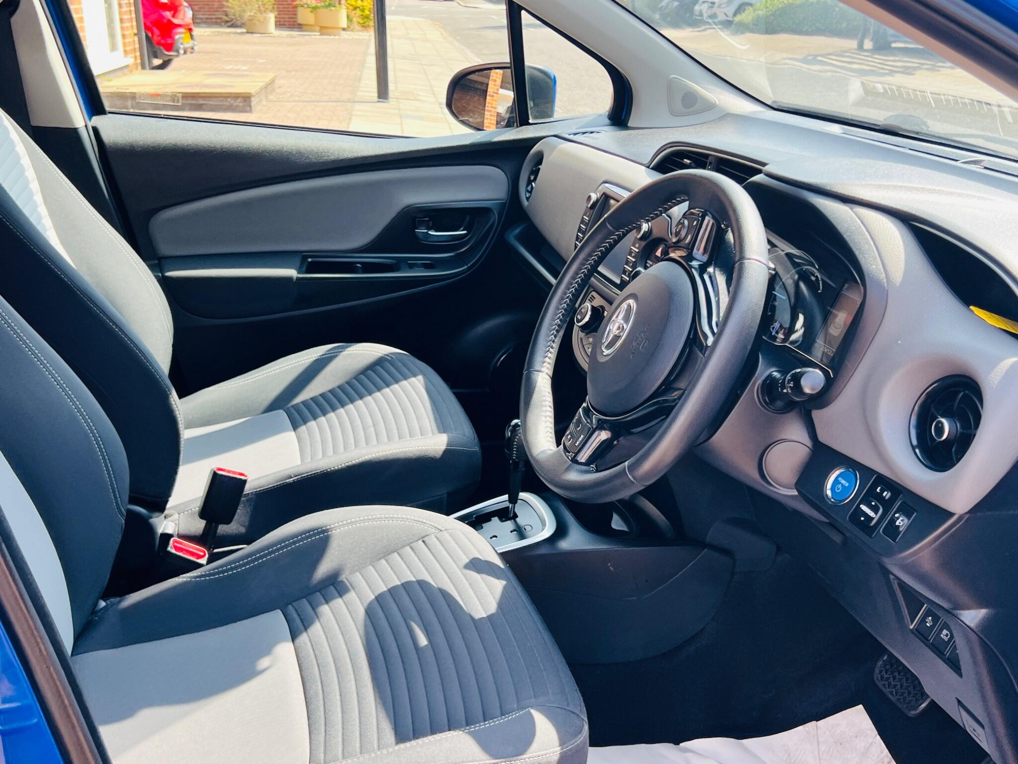 Toyota Yaris view 38