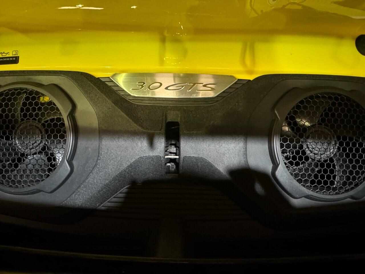 Porsche 911 view 39