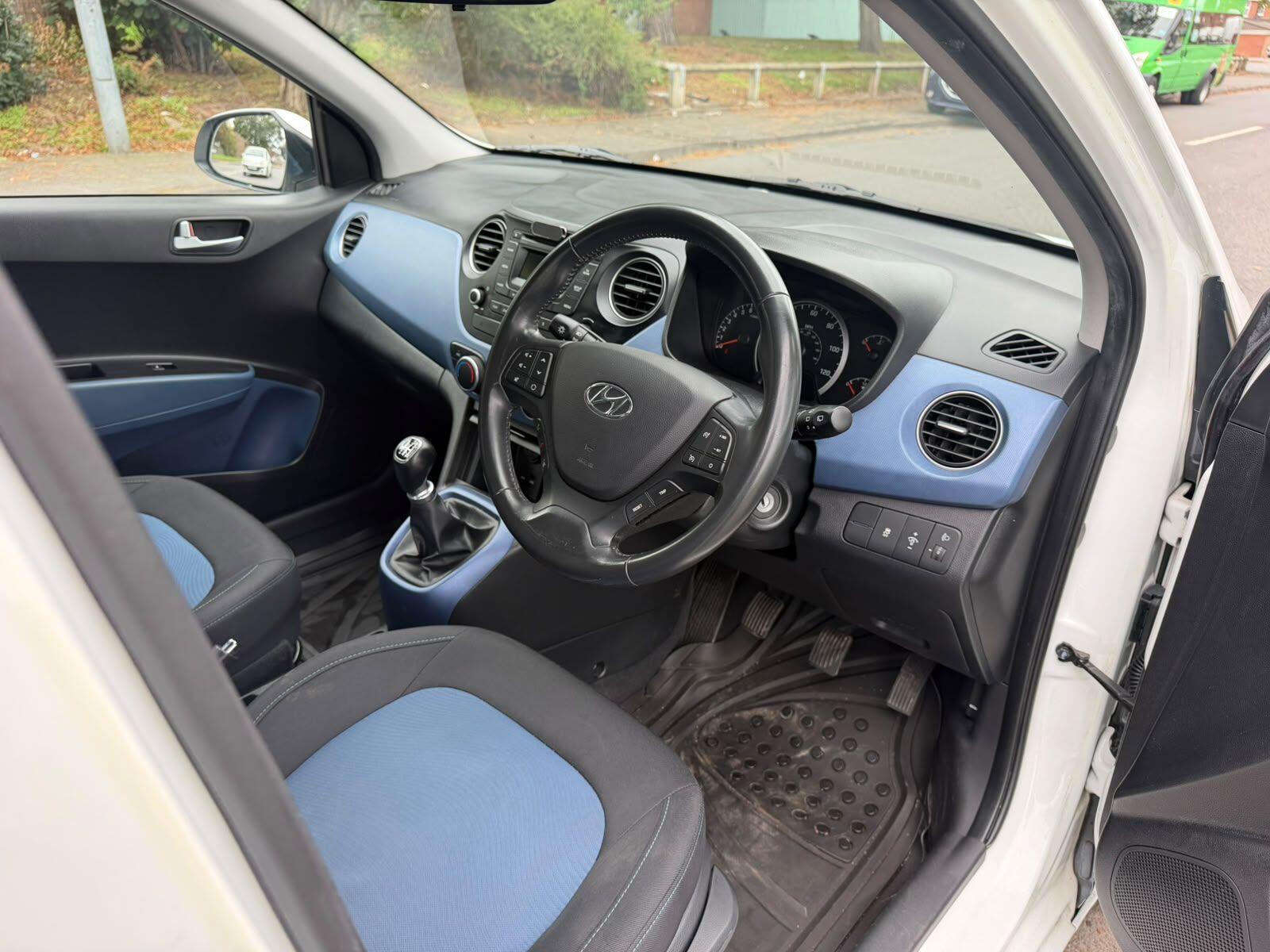Hyundai i10 view 32