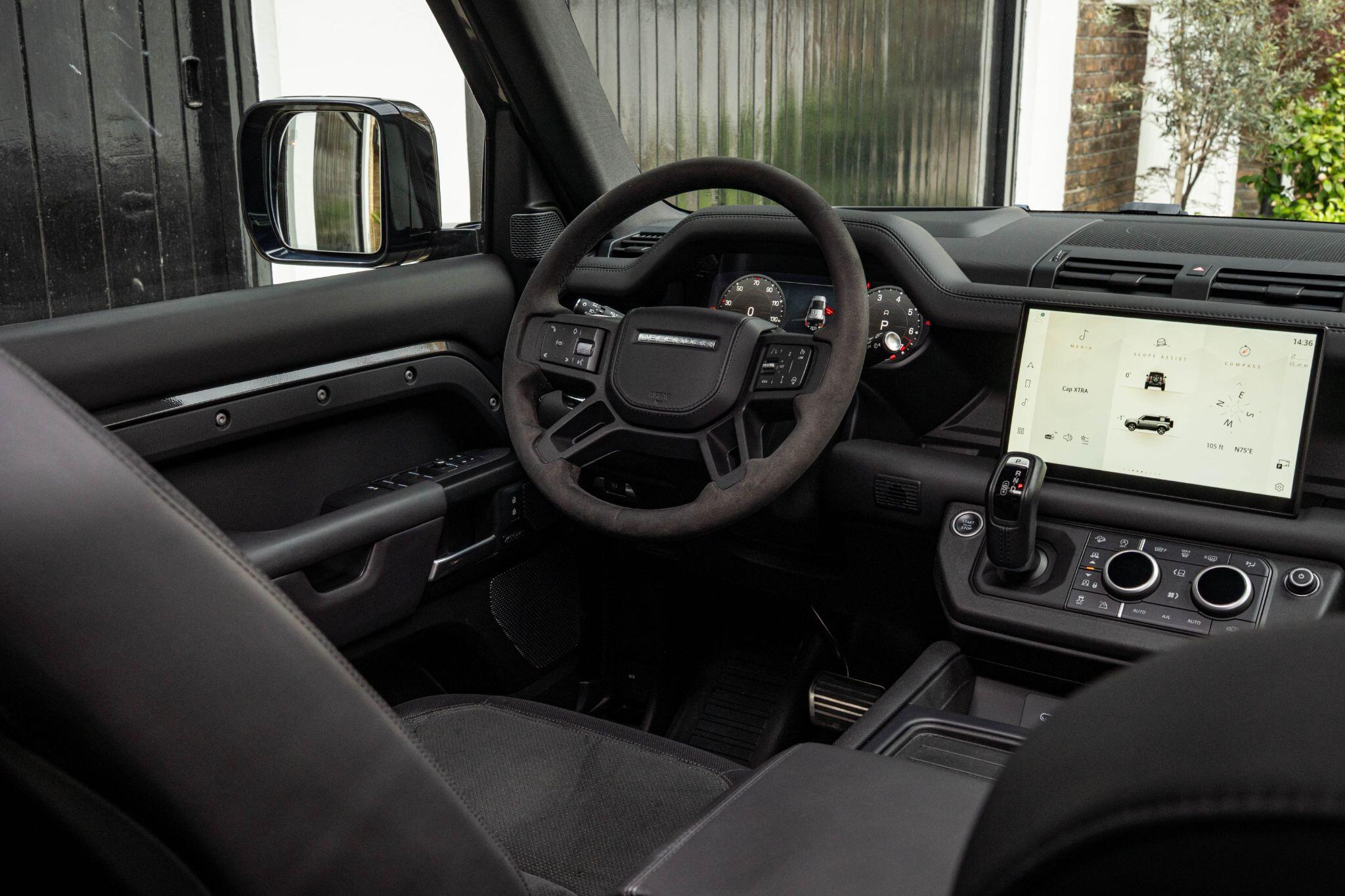 Land Rover Defender view 22