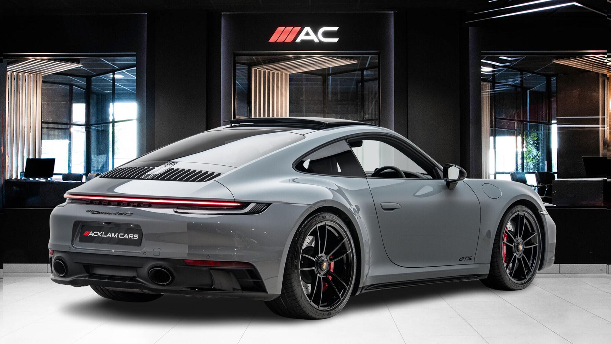 Porsche 911 view 4