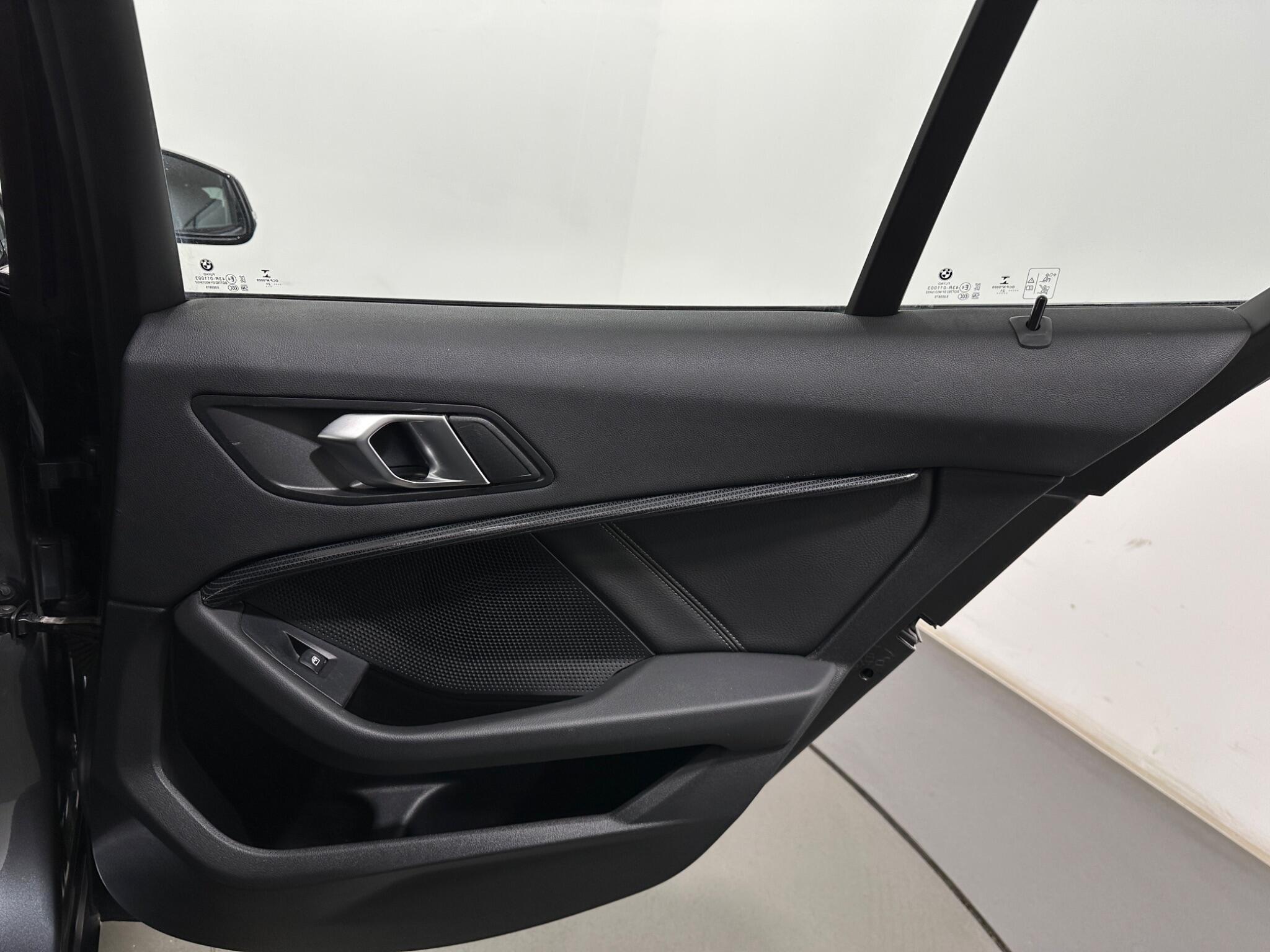 BMW 1 Series view 44