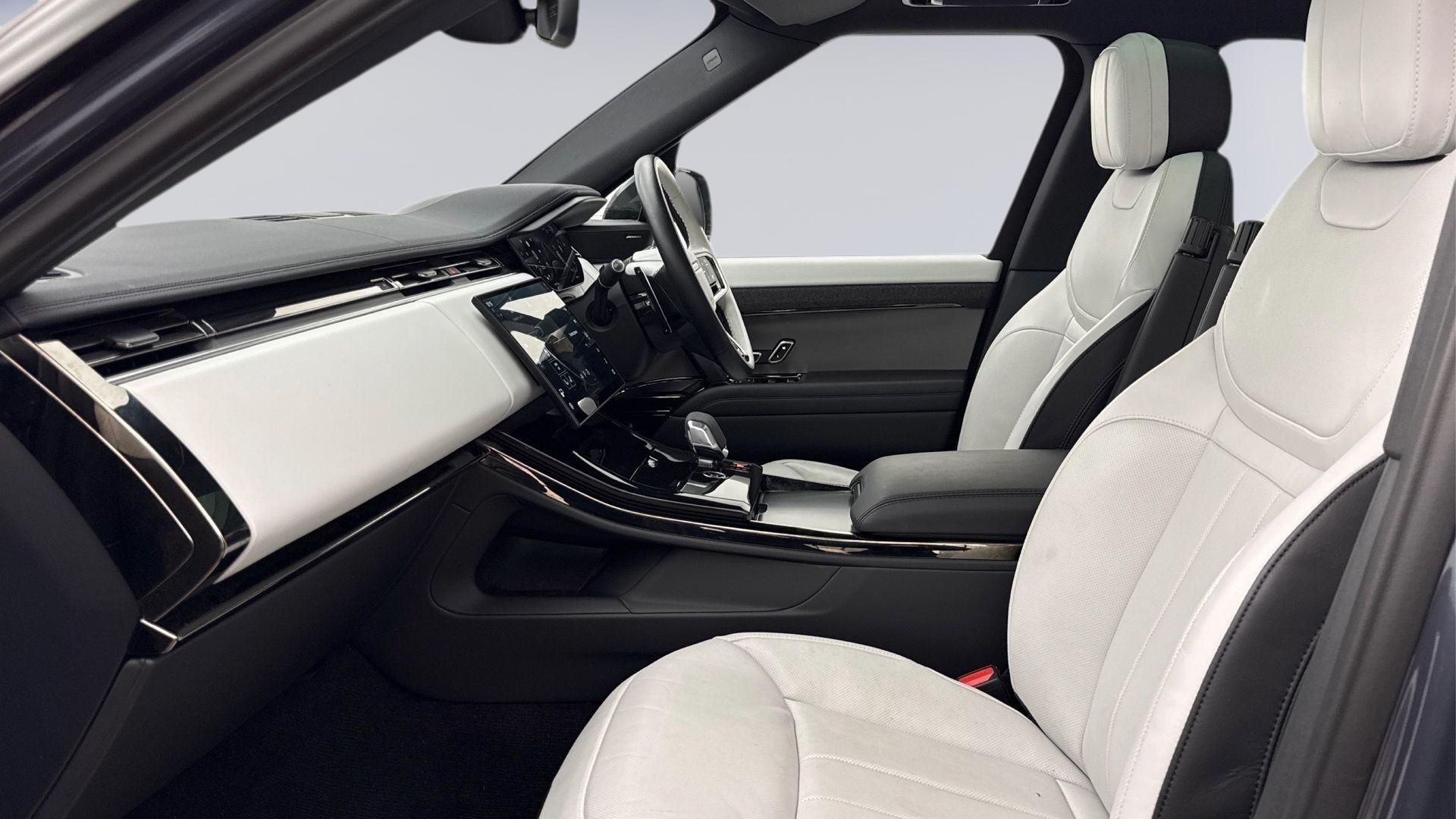 Land Rover Range Rover Sport view 3