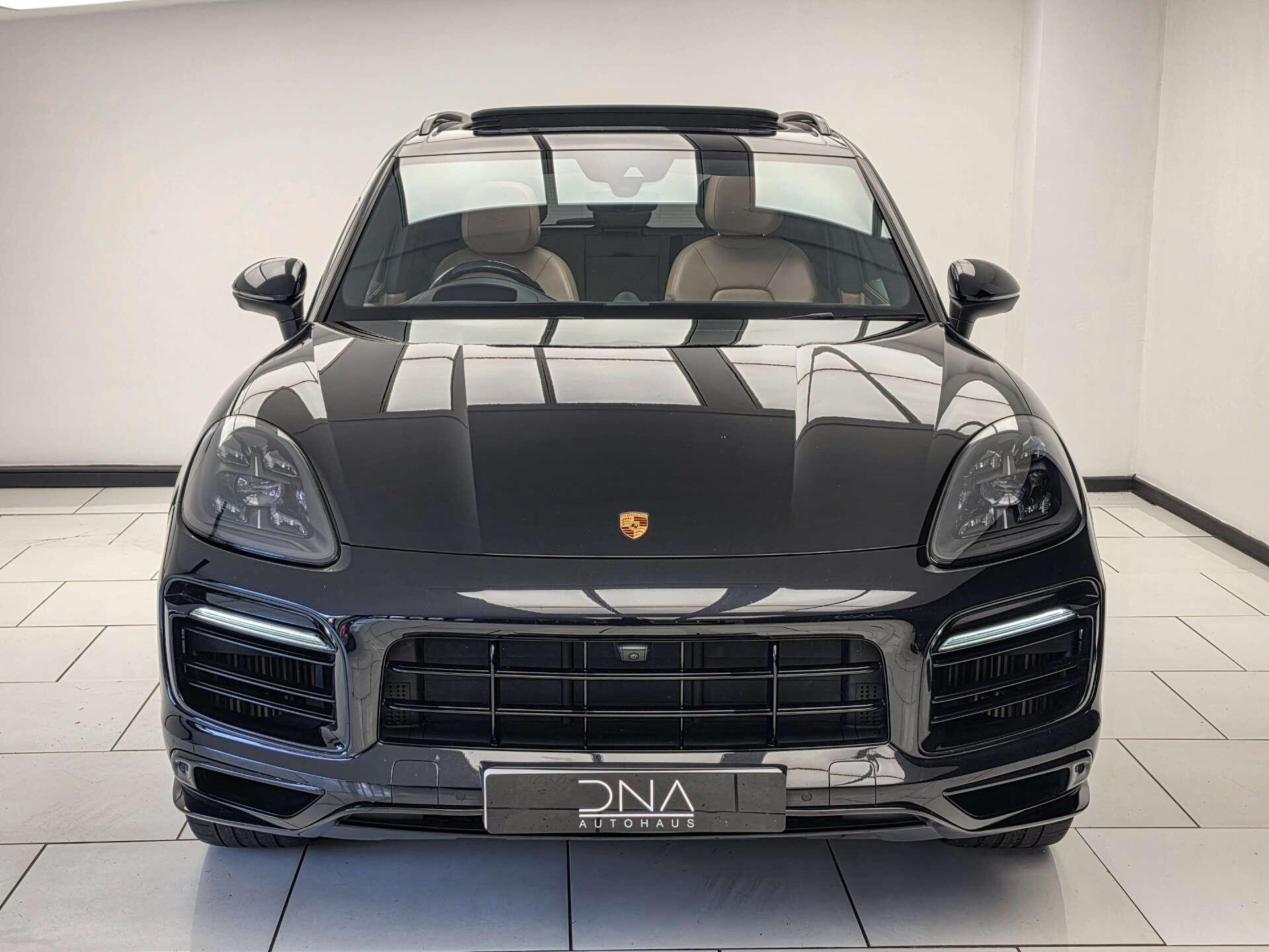 Porsche Cayenne view 27