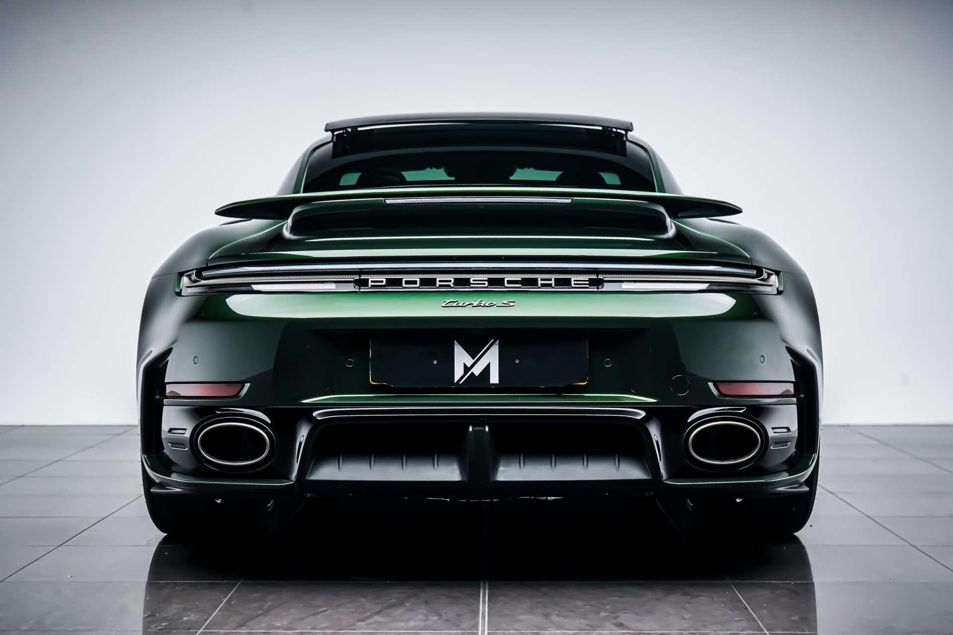 Porsche 911 view 4