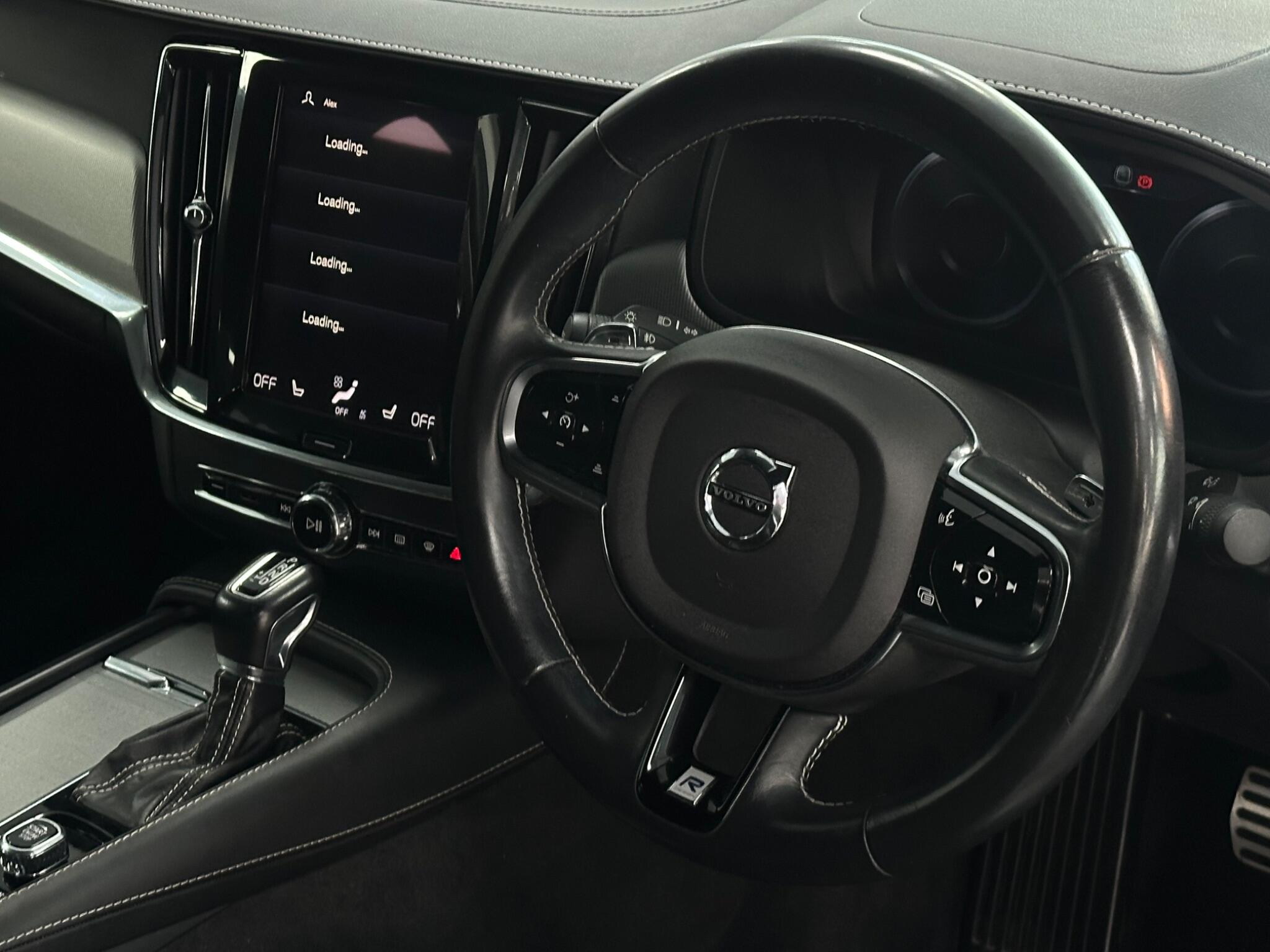 Volvo S90 view 15