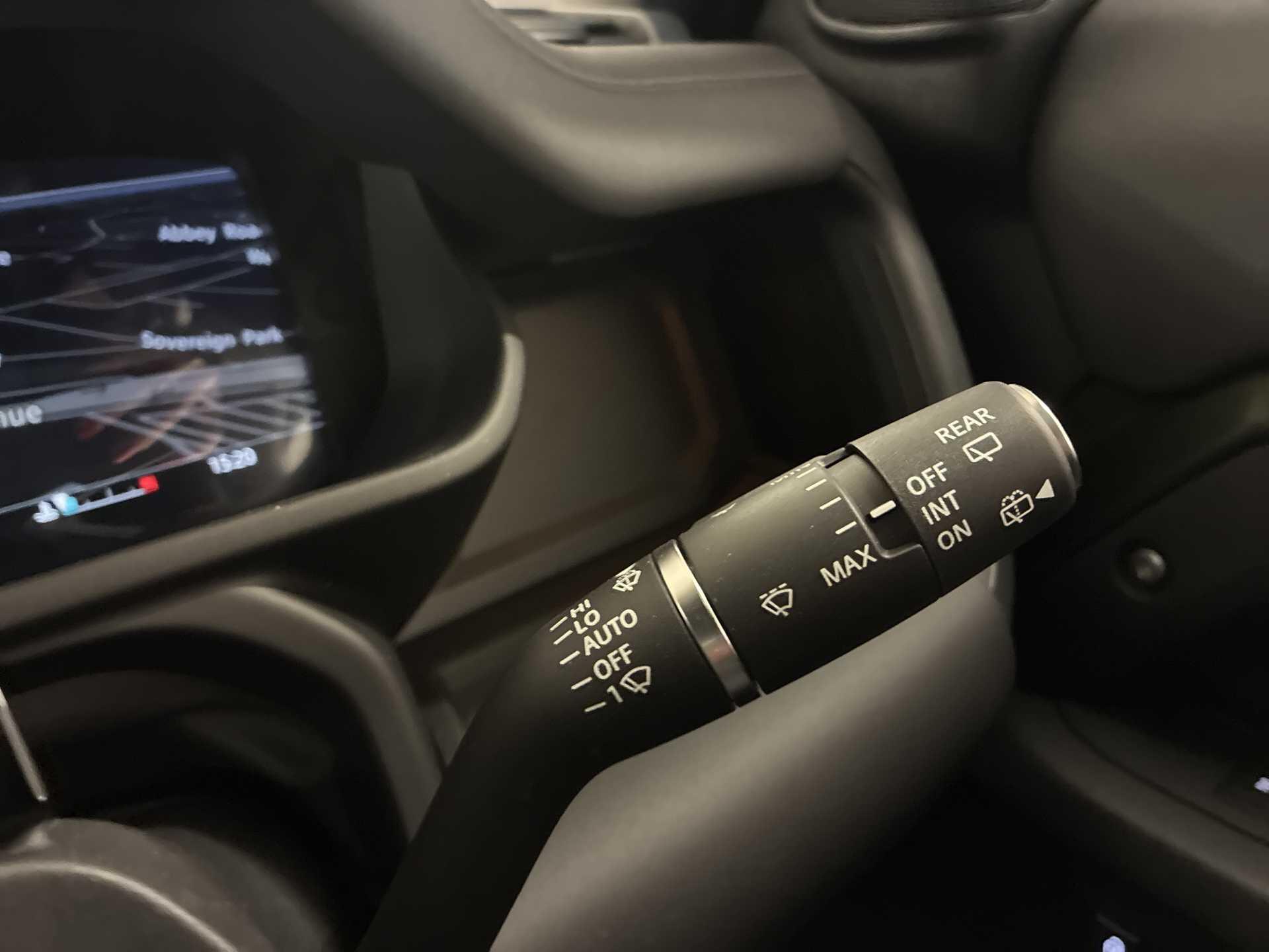 Land Rover Defender view 39