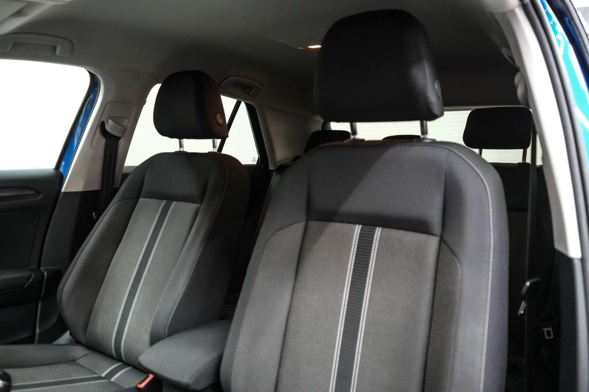 Volkswagen T-Roc view 13