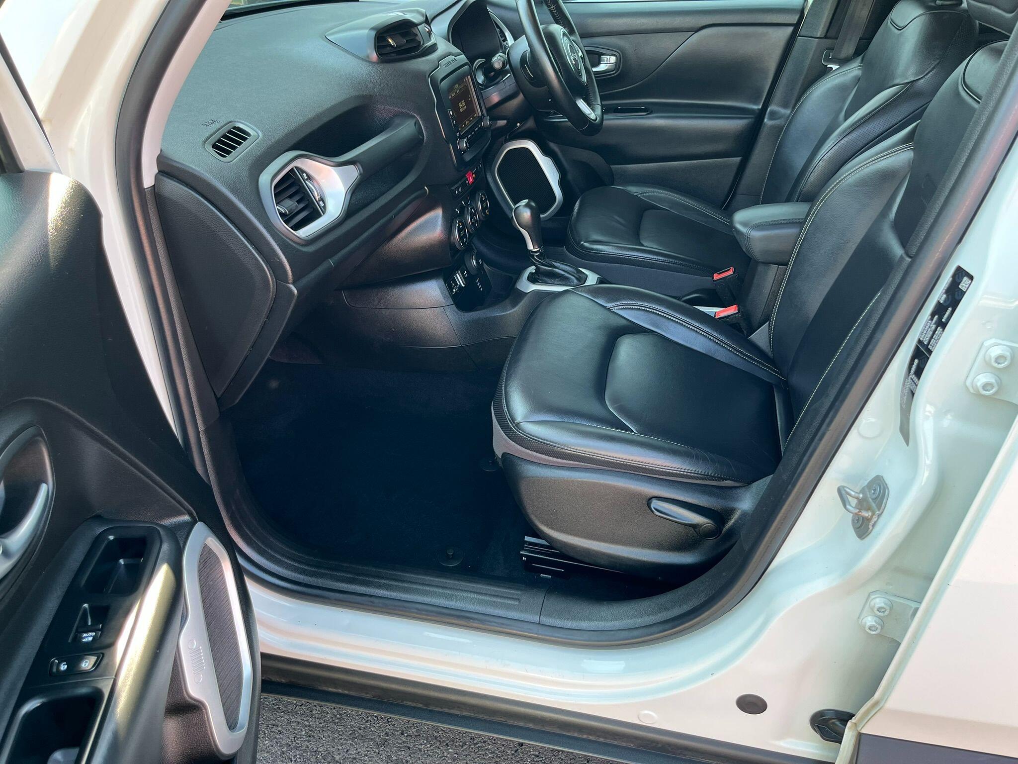 Jeep Renegade view 29