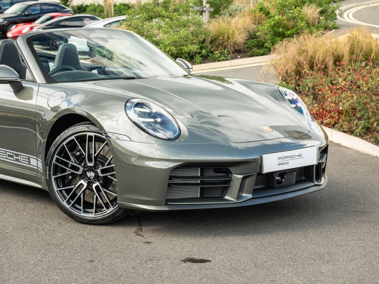 Porsche 911 view 8