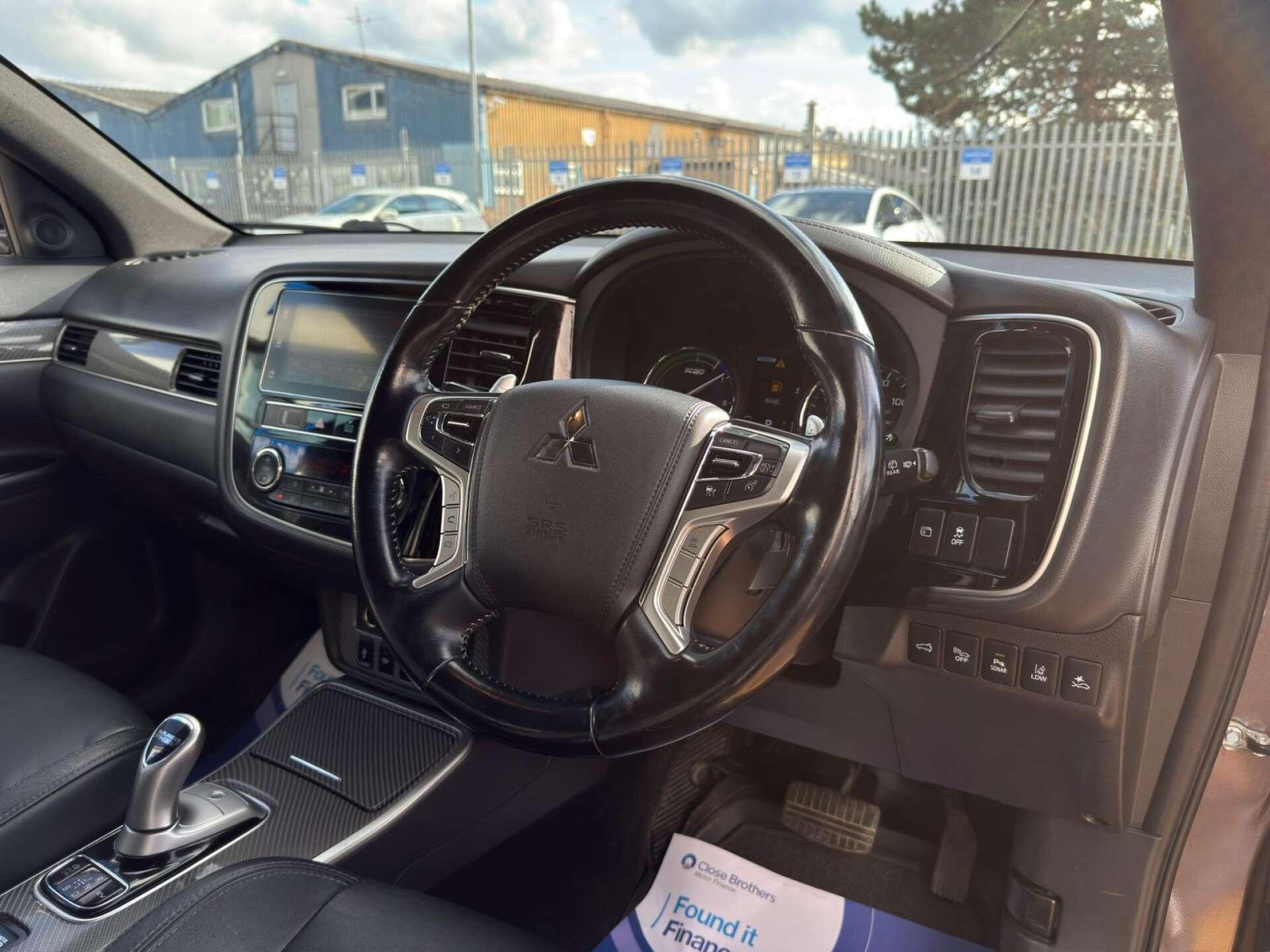 Mitsubishi Outlander view 19