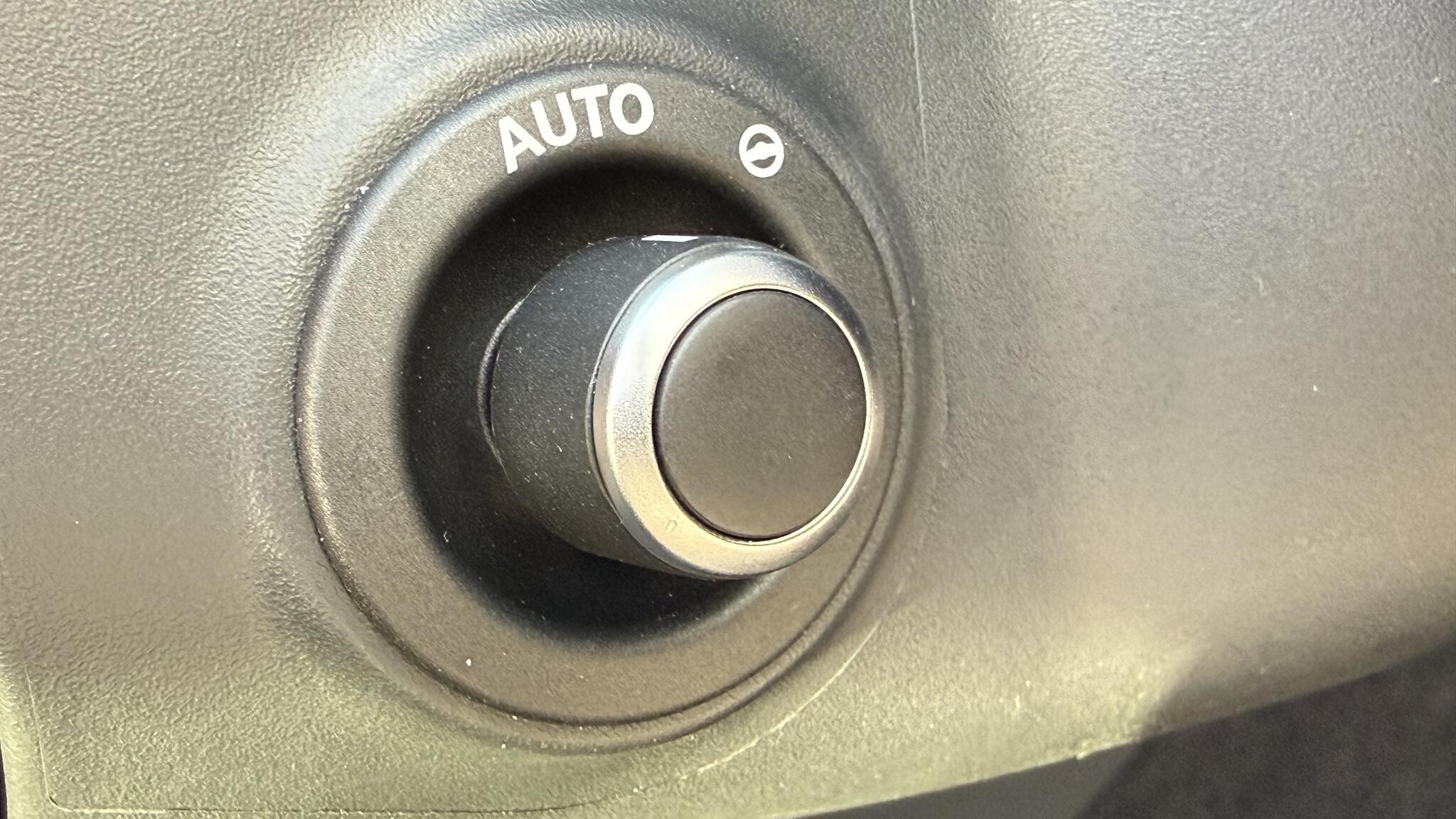 Land Rover Discovery Sport view 37