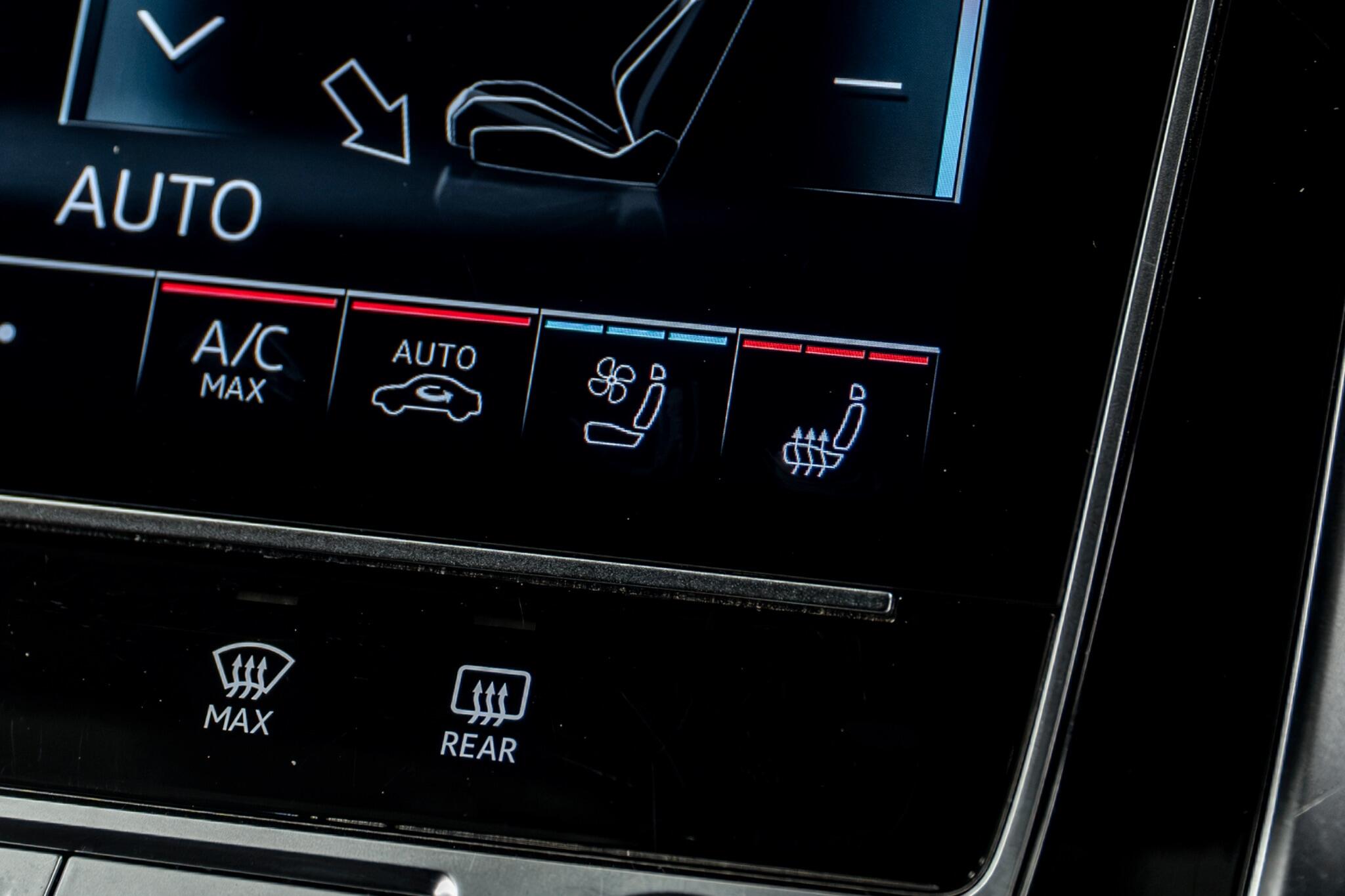 Audi RS Q8 view 43