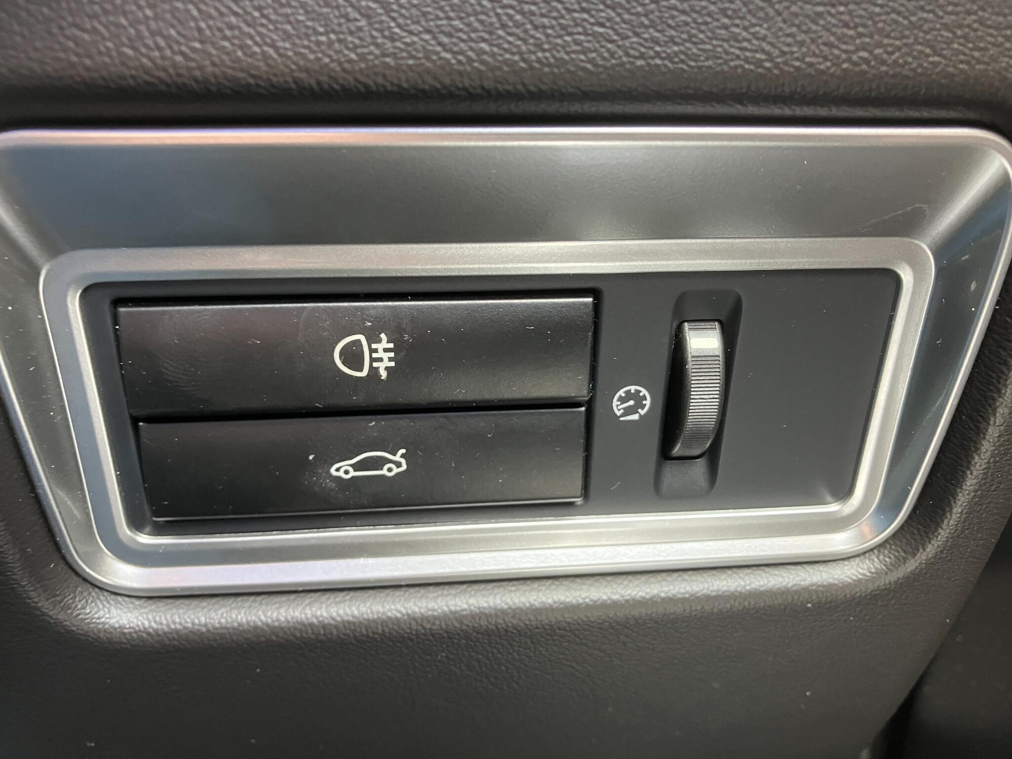 Jaguar XF view 22