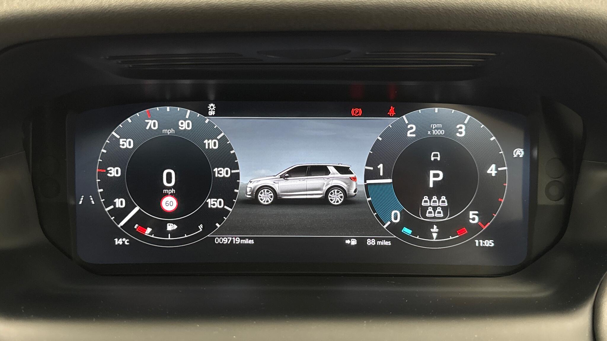 Land Rover Discovery Sport view 16