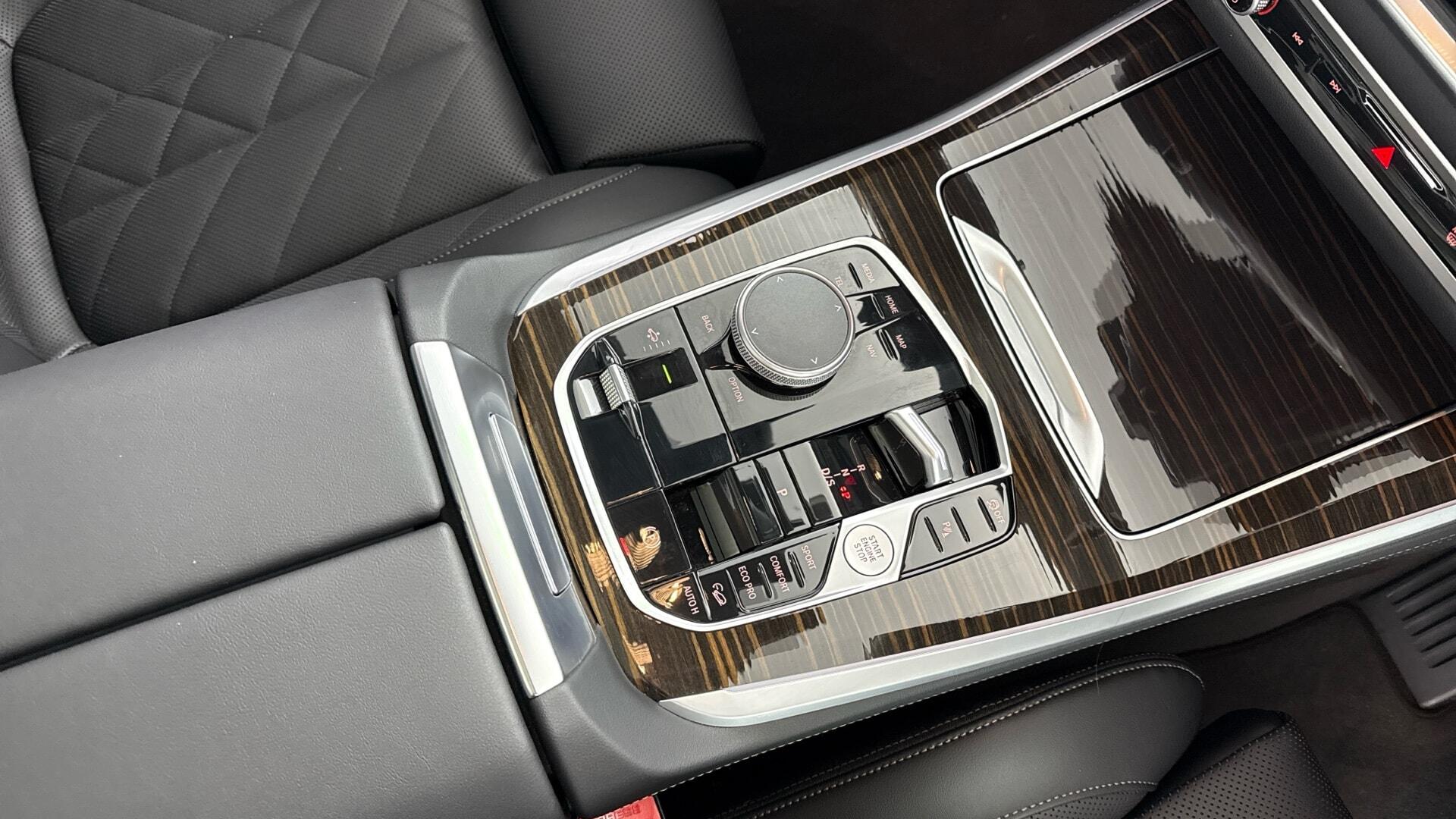 BMW X5 view 10