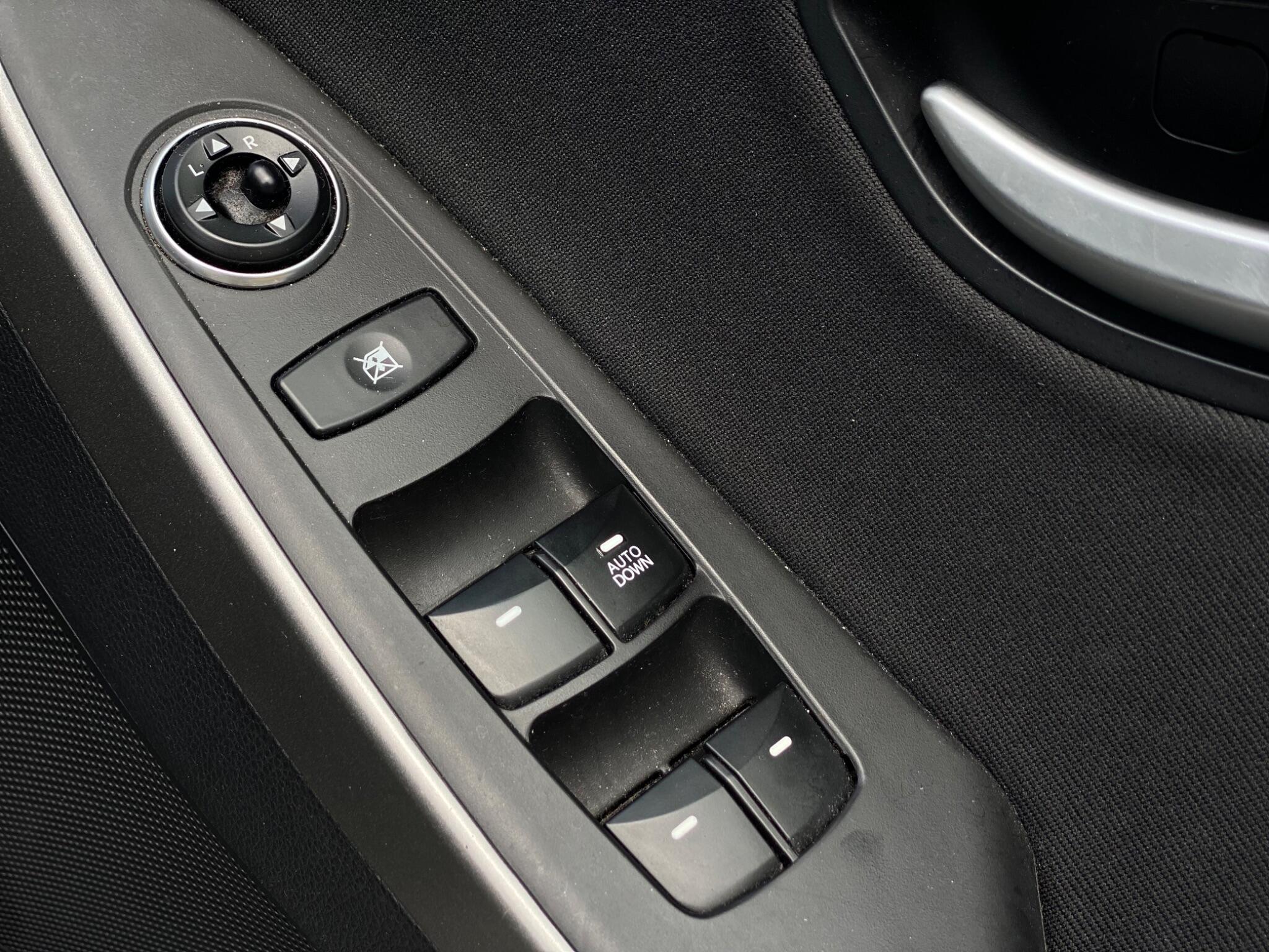 2013 Hyundai i30 thumbnail 18