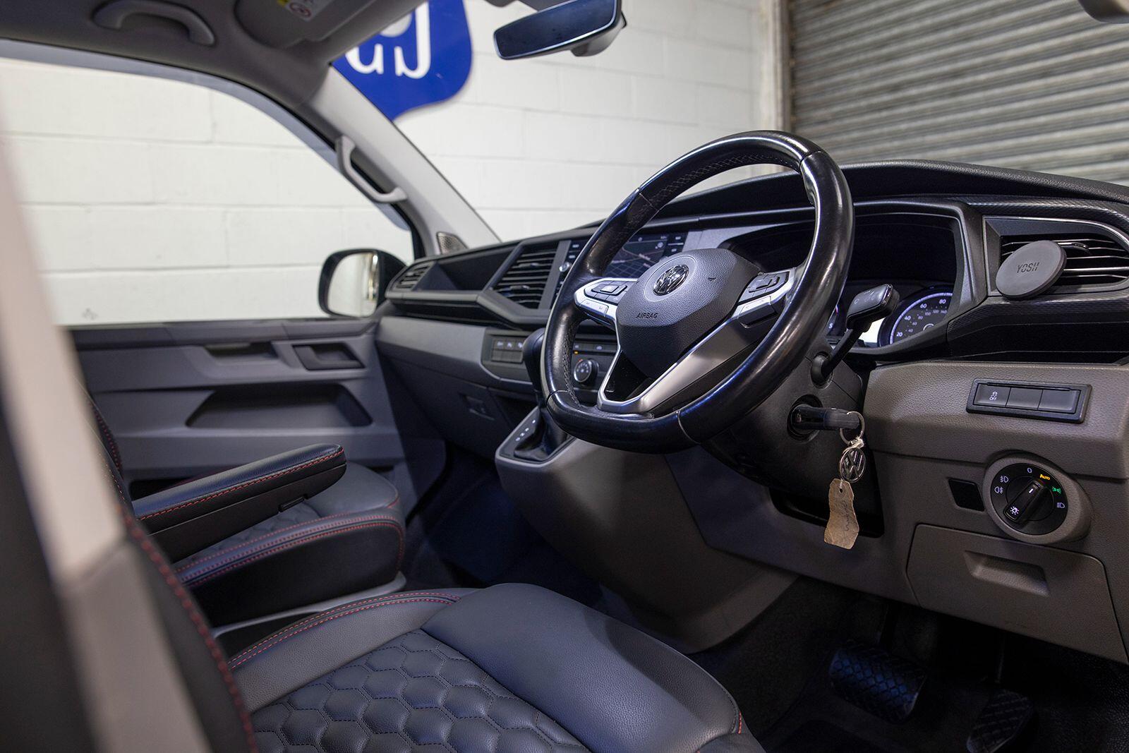 Volkswagen Transporter view 13