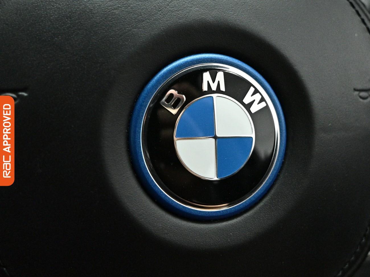 BMW 3 Series view 23
