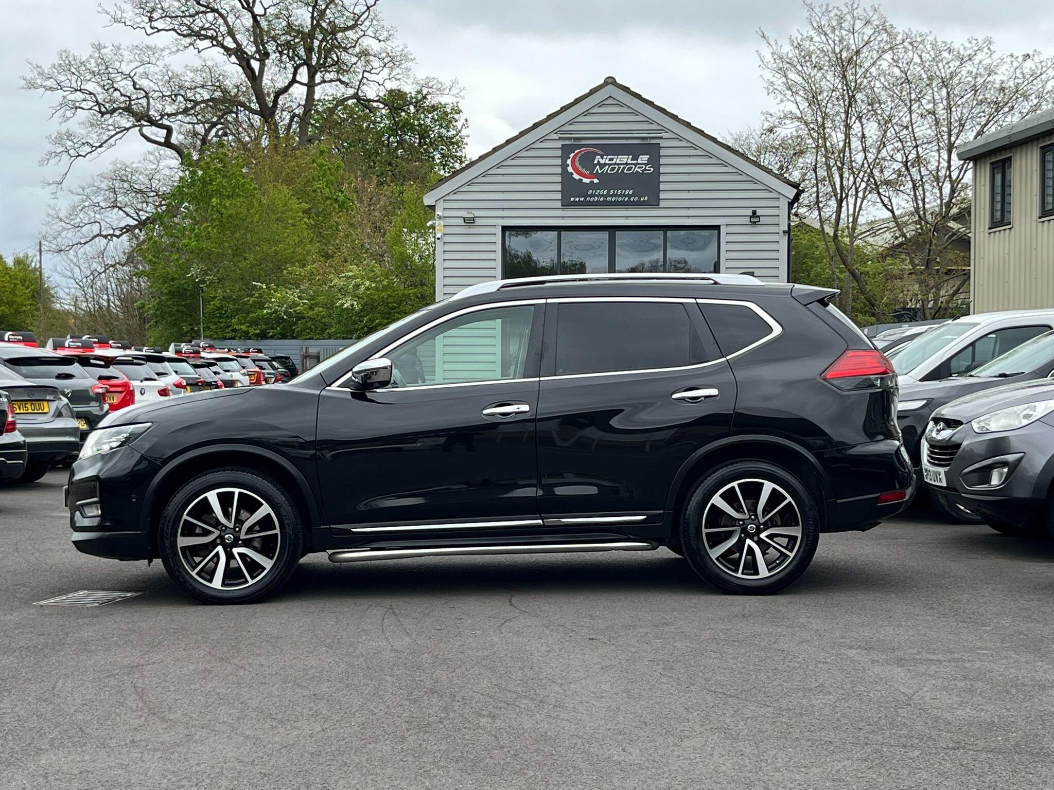 Nissan X-Trail view 4
