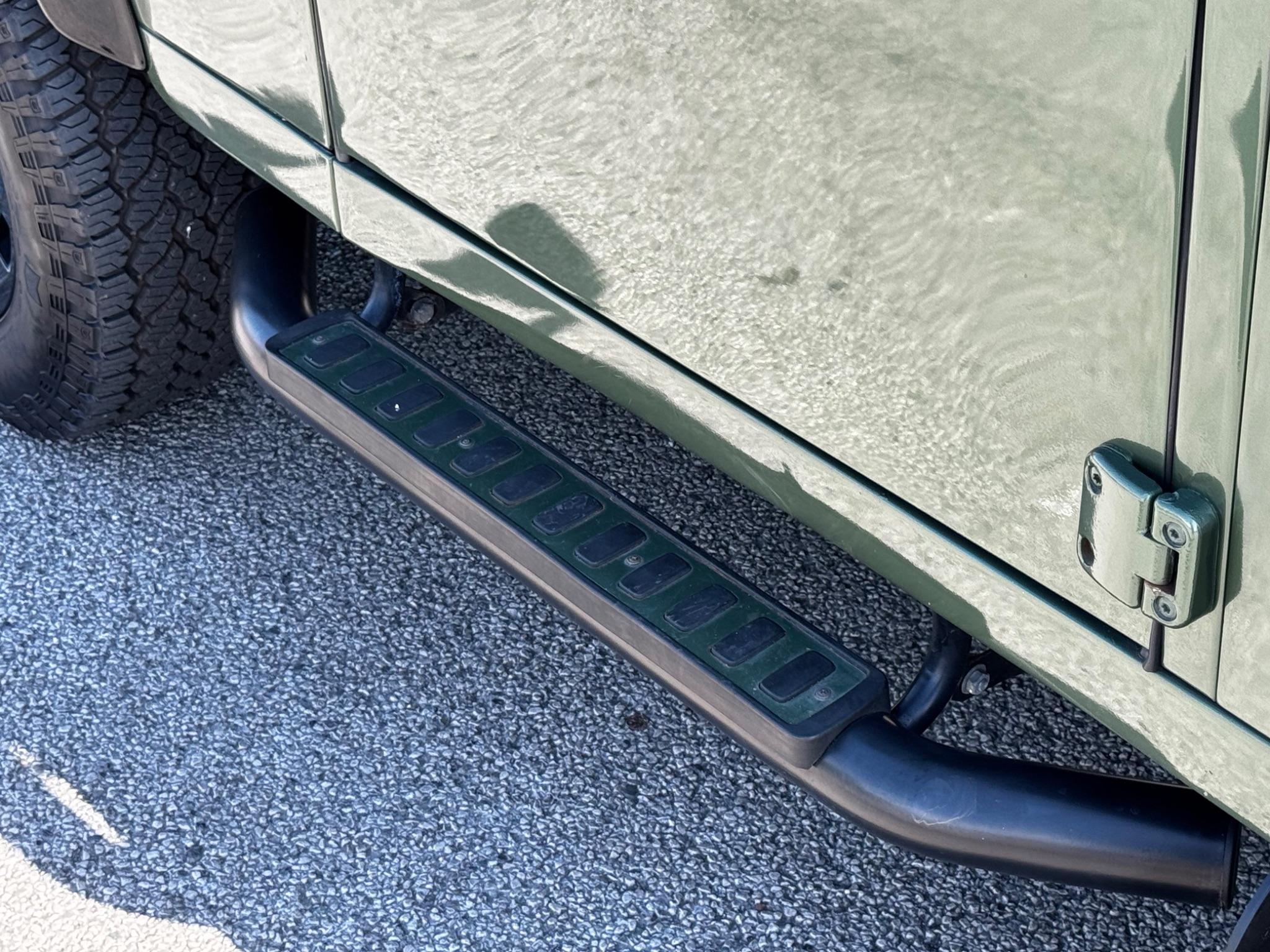 Land Rover Defender view 32