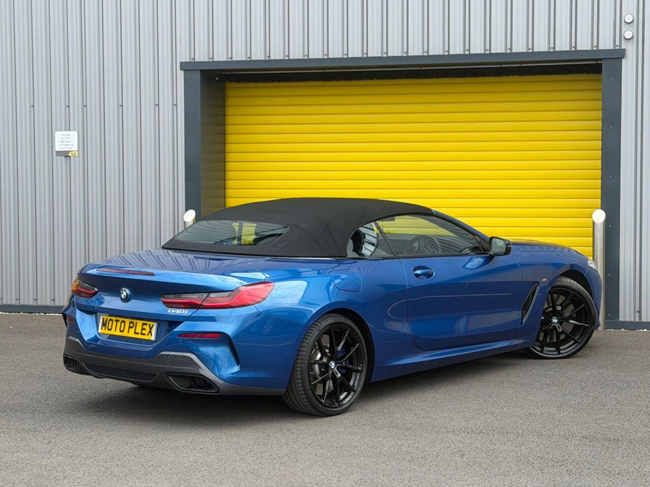 BMW 8 Series view 20