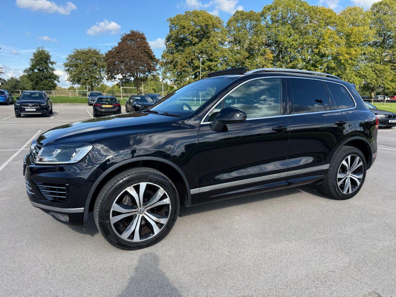 Volkswagen Touareg view 7