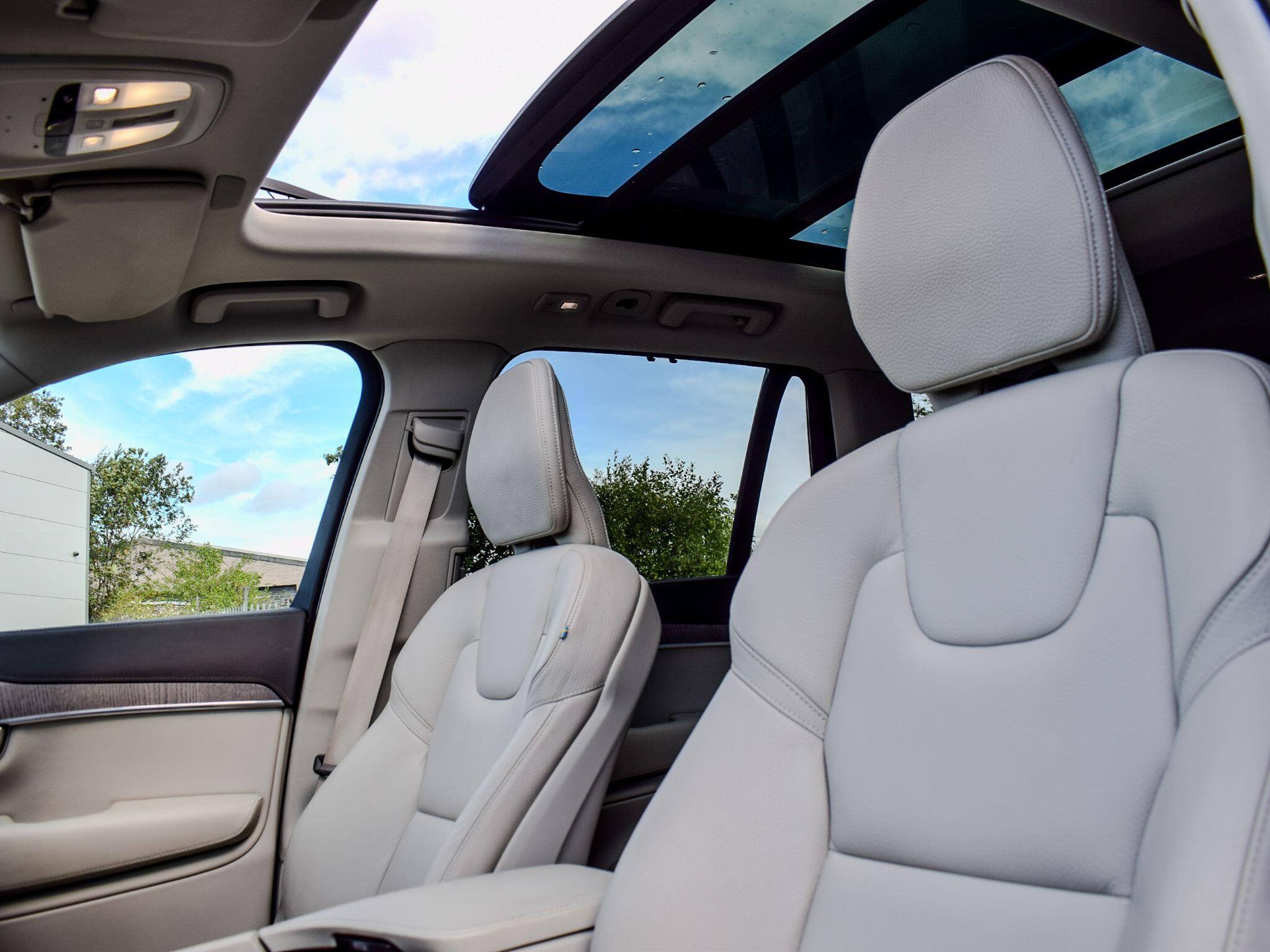 Volvo XC90 view 17