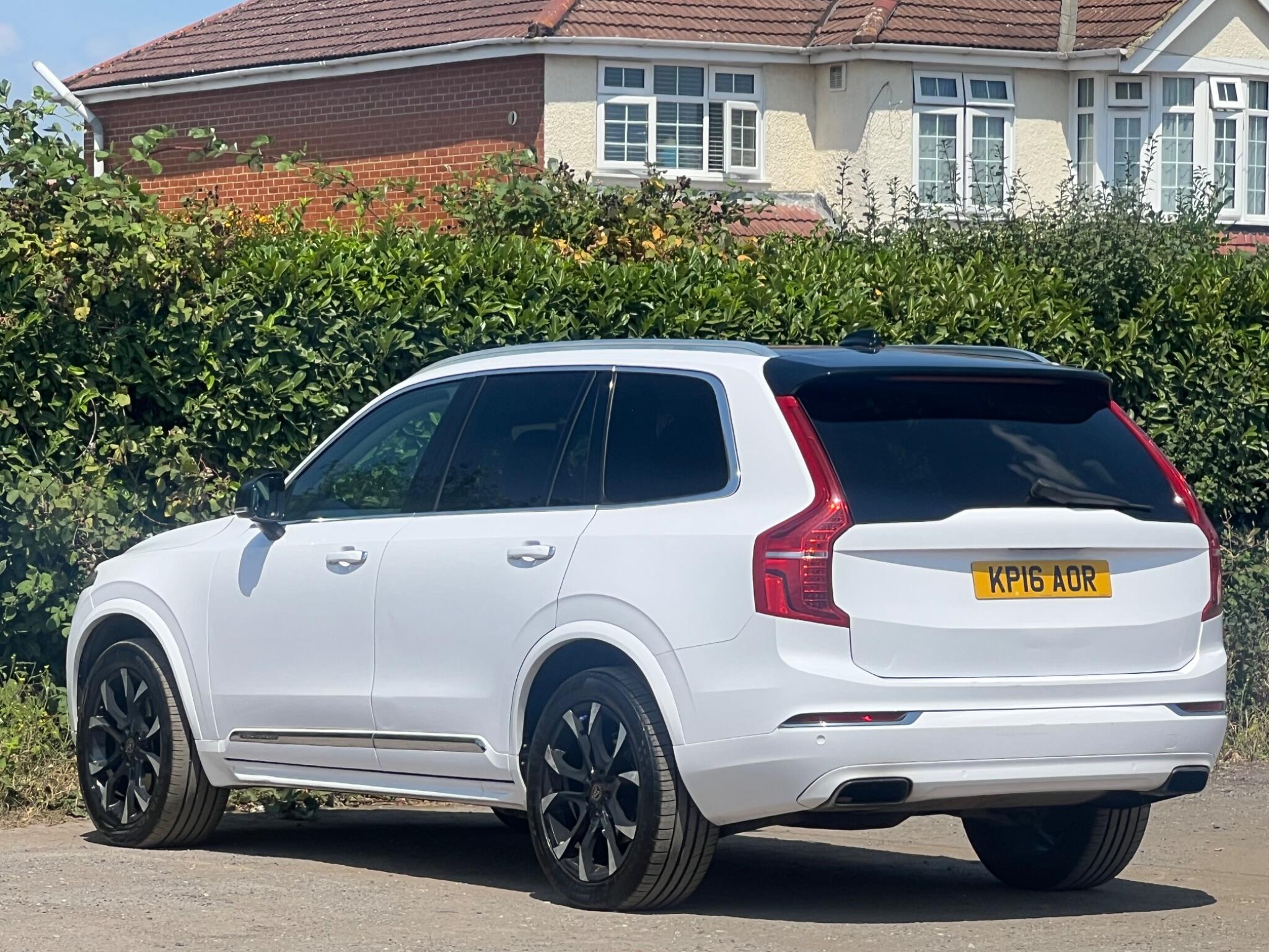 Volvo XC90 view 9