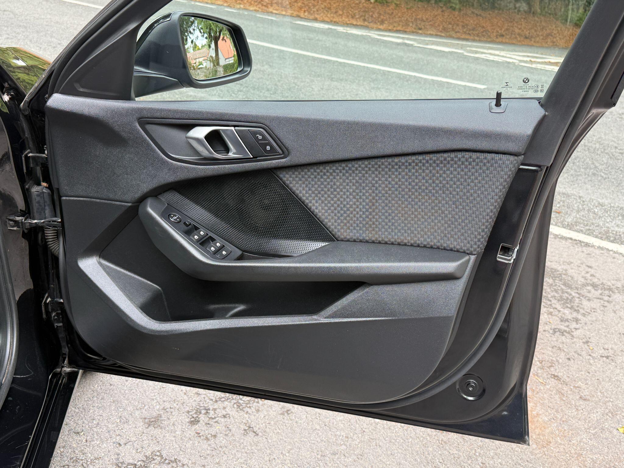 BMW 1 Series view 27