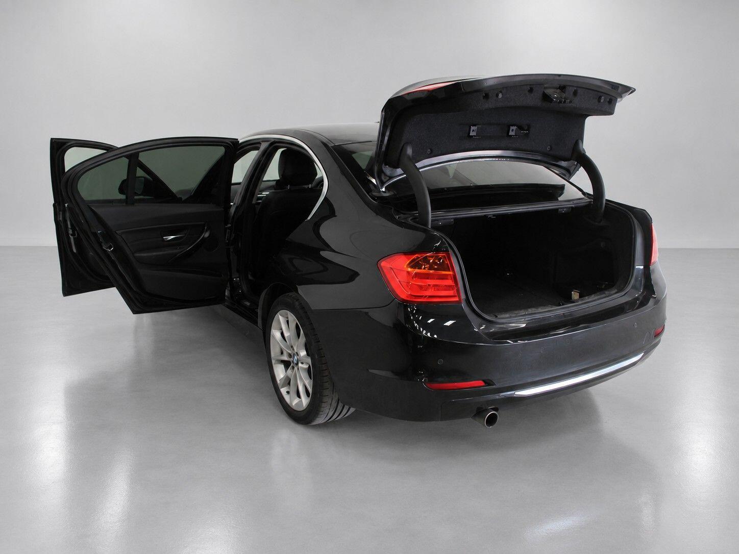 BMW 3 Series view 21