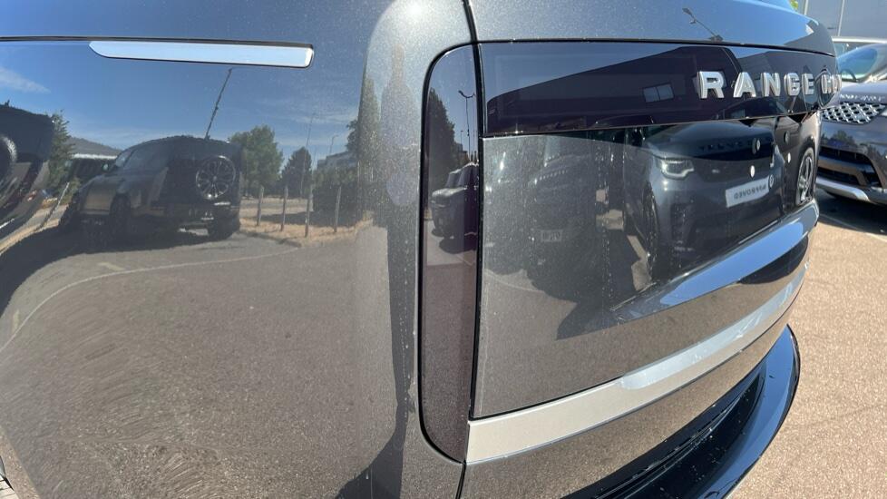 Land Rover Range Rover view 19