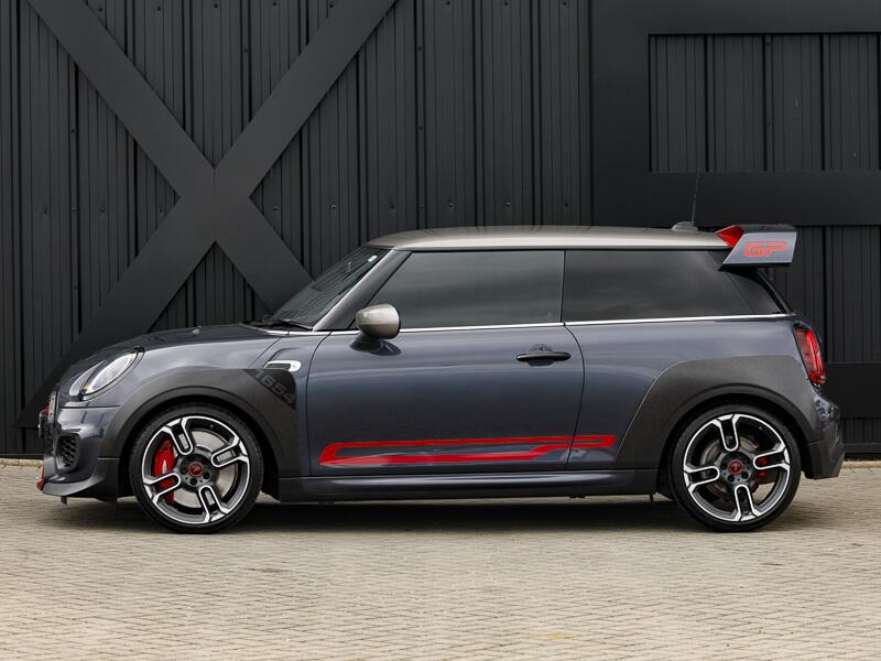 Mini Hatch view 4